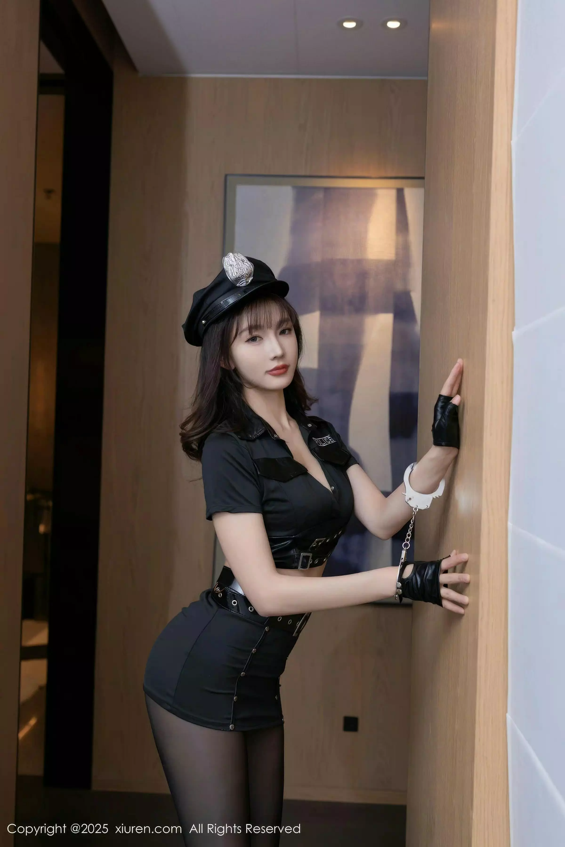 陆萱萱  [XiuRen]高清写真图 2025.03.27 No.10081 陆萱萱 魅惑黑丝第3张图片