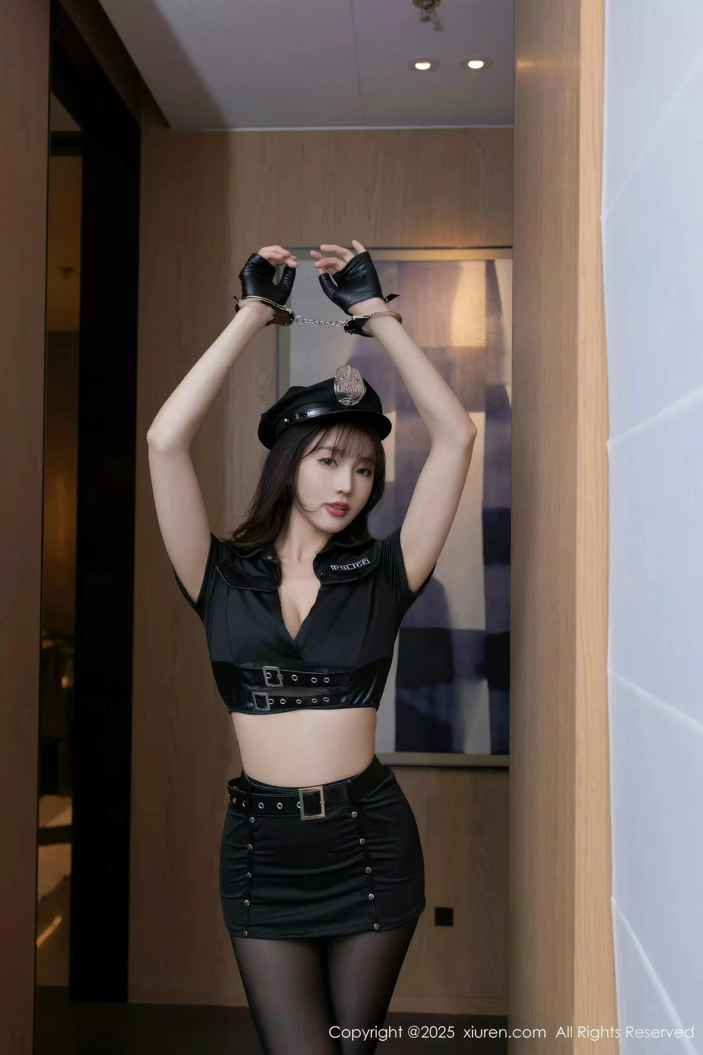 陆萱萱  [XiuRen]高清写真图 2025.03.27 No.10081 陆萱萱 魅惑黑丝第4张图片