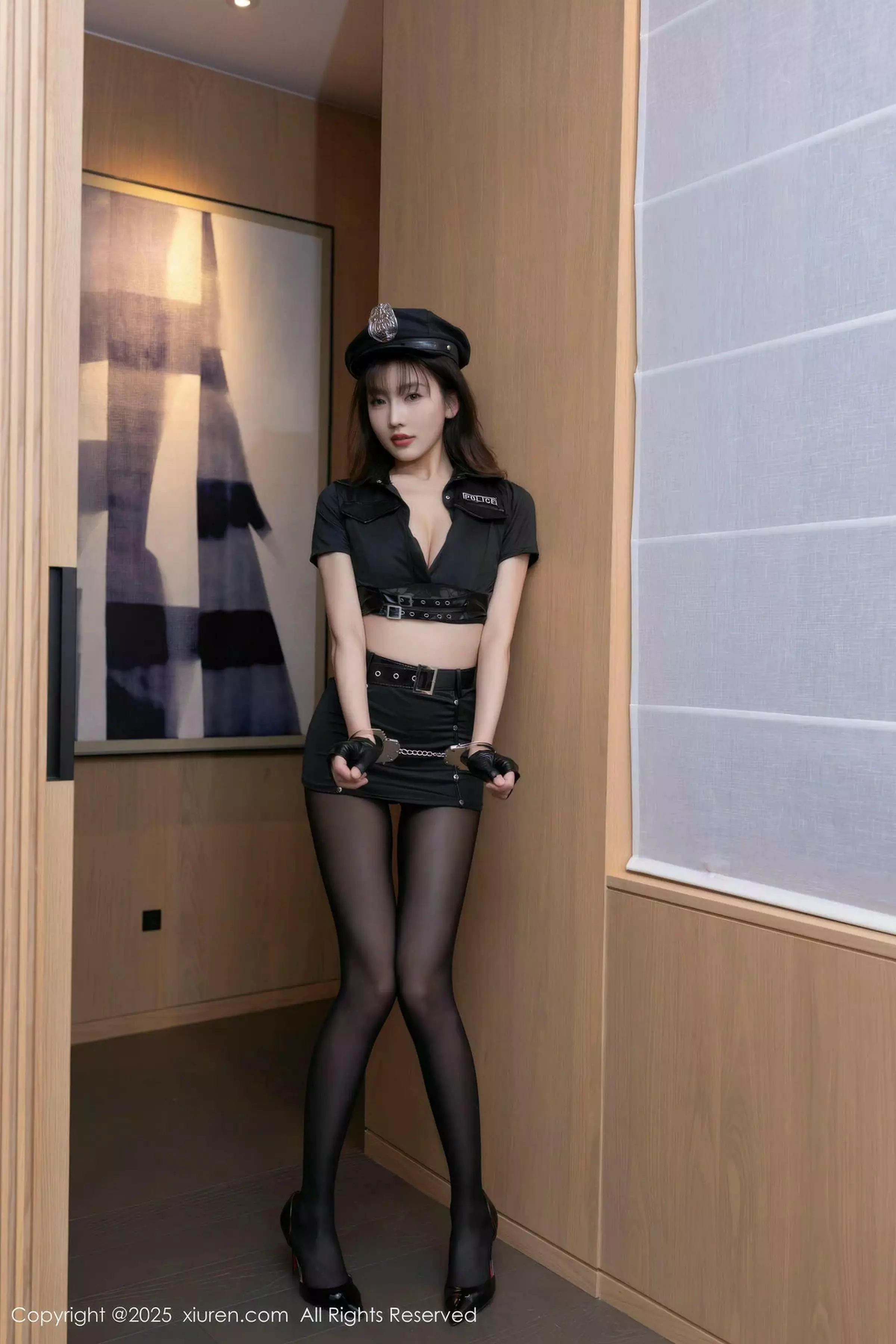 陆萱萱  [XiuRen]高清写真图 2025.03.27 No.10081 陆萱萱 魅惑黑丝第7张图片