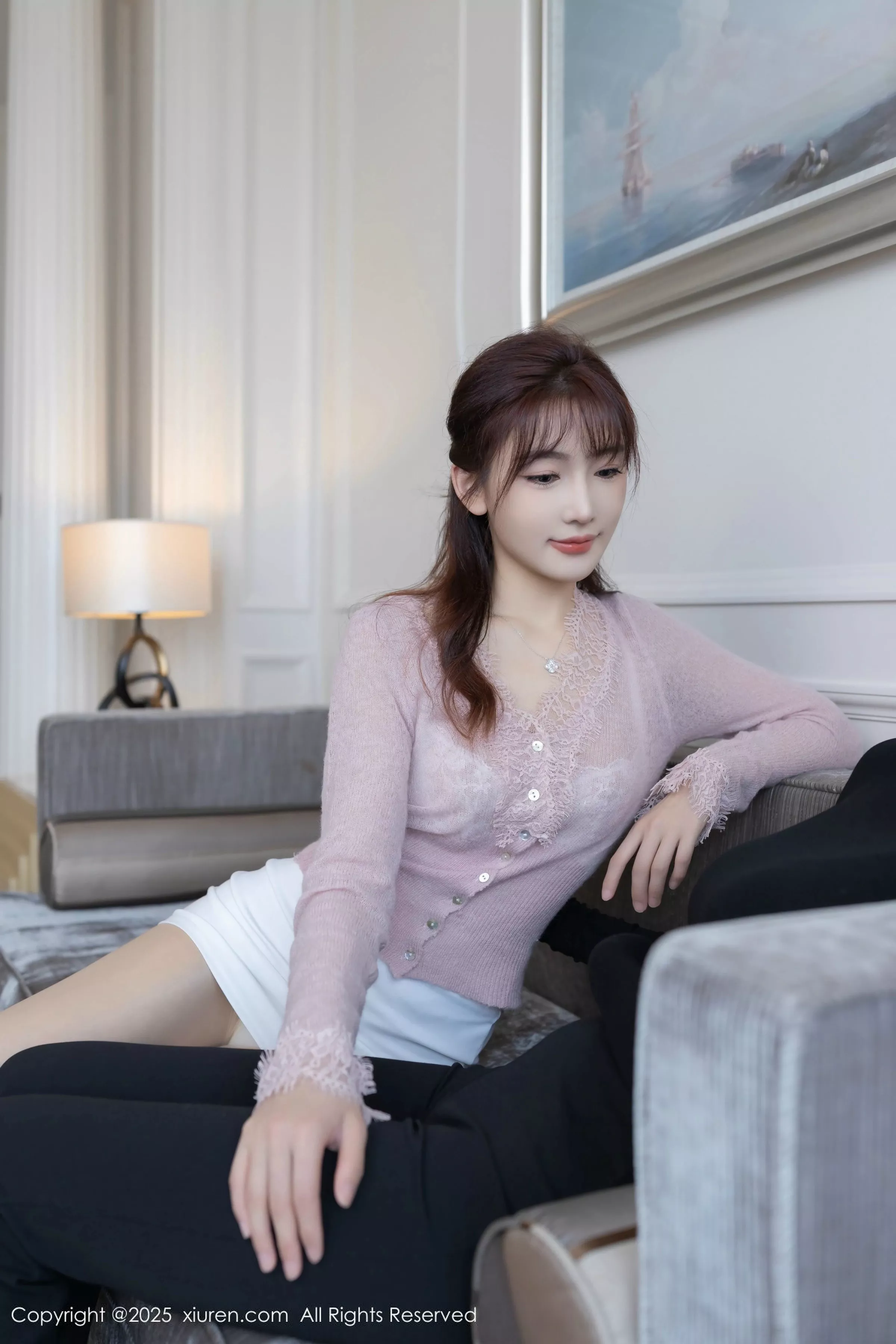 陆萱萱  [XiuRen]高清写真图 2025.04.10 No.10136 陆萱萱 白色短裙第2张图片