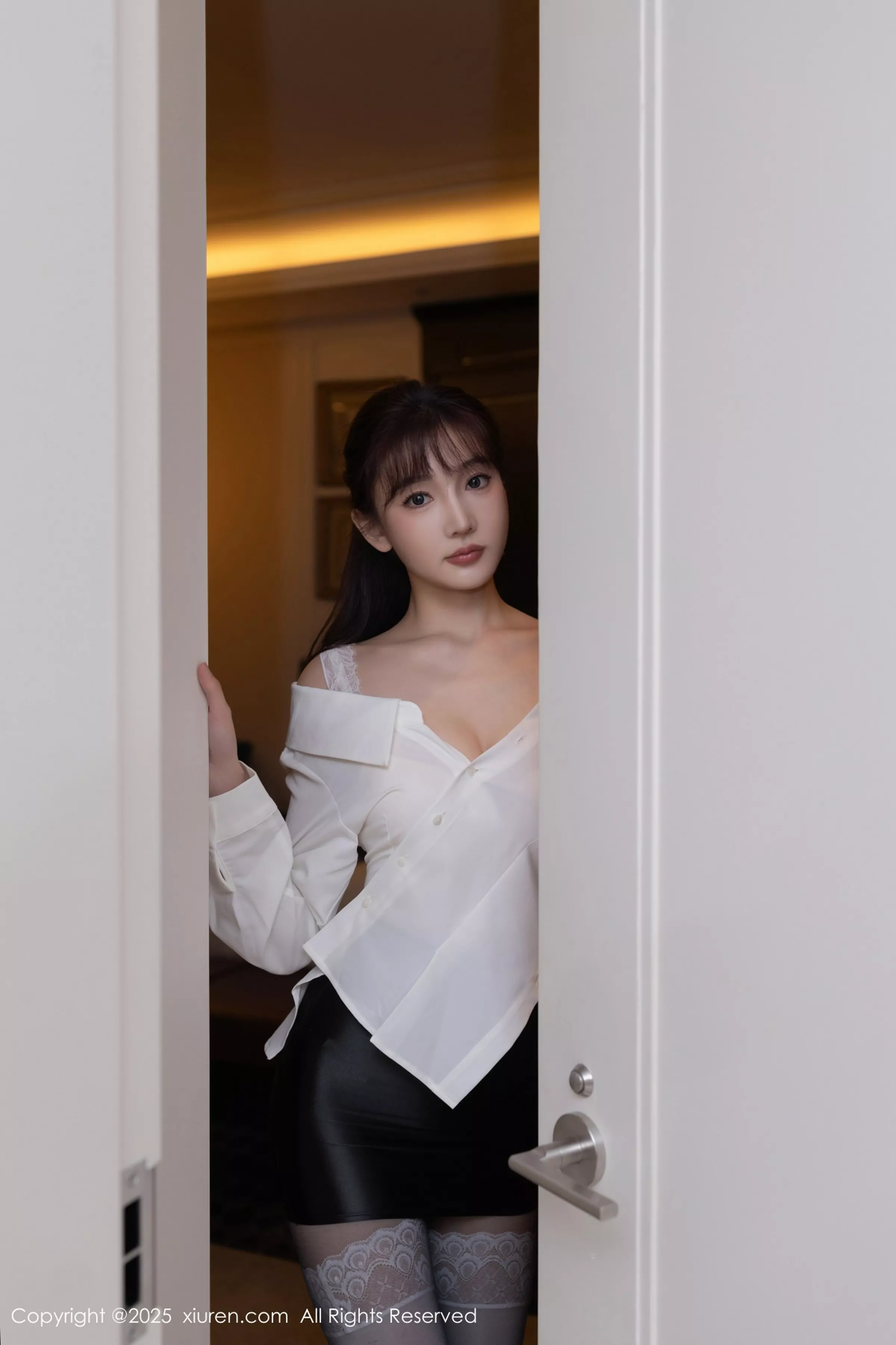 陆萱萱  [XiuRen]高清写真图 2025.04.17 No.10166 陆萱萱 白色衬衫第9张图片