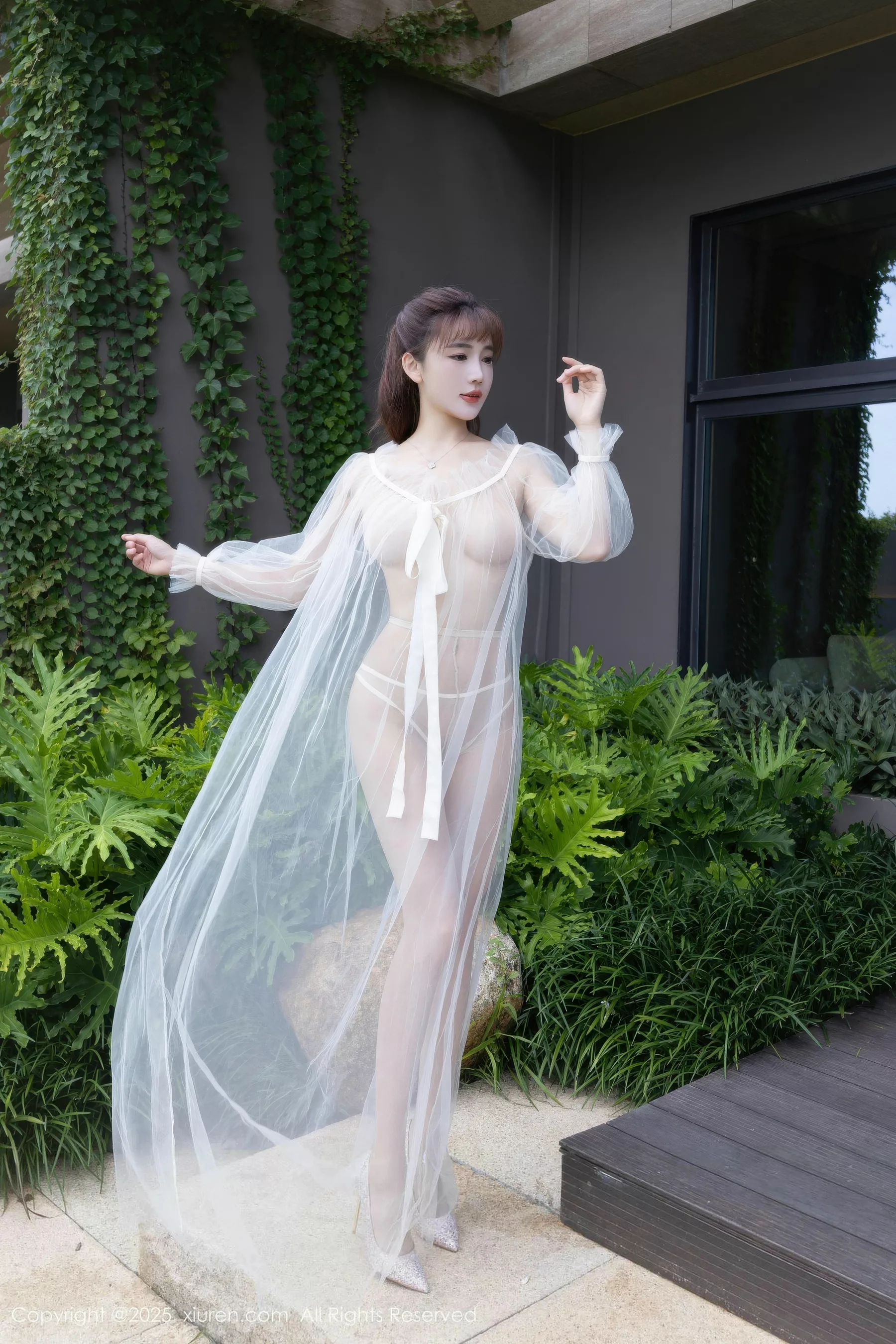 [XiuRen]高清写真图 2025.10.23 No.10903 陆萱萱 轻透白纱-套图网