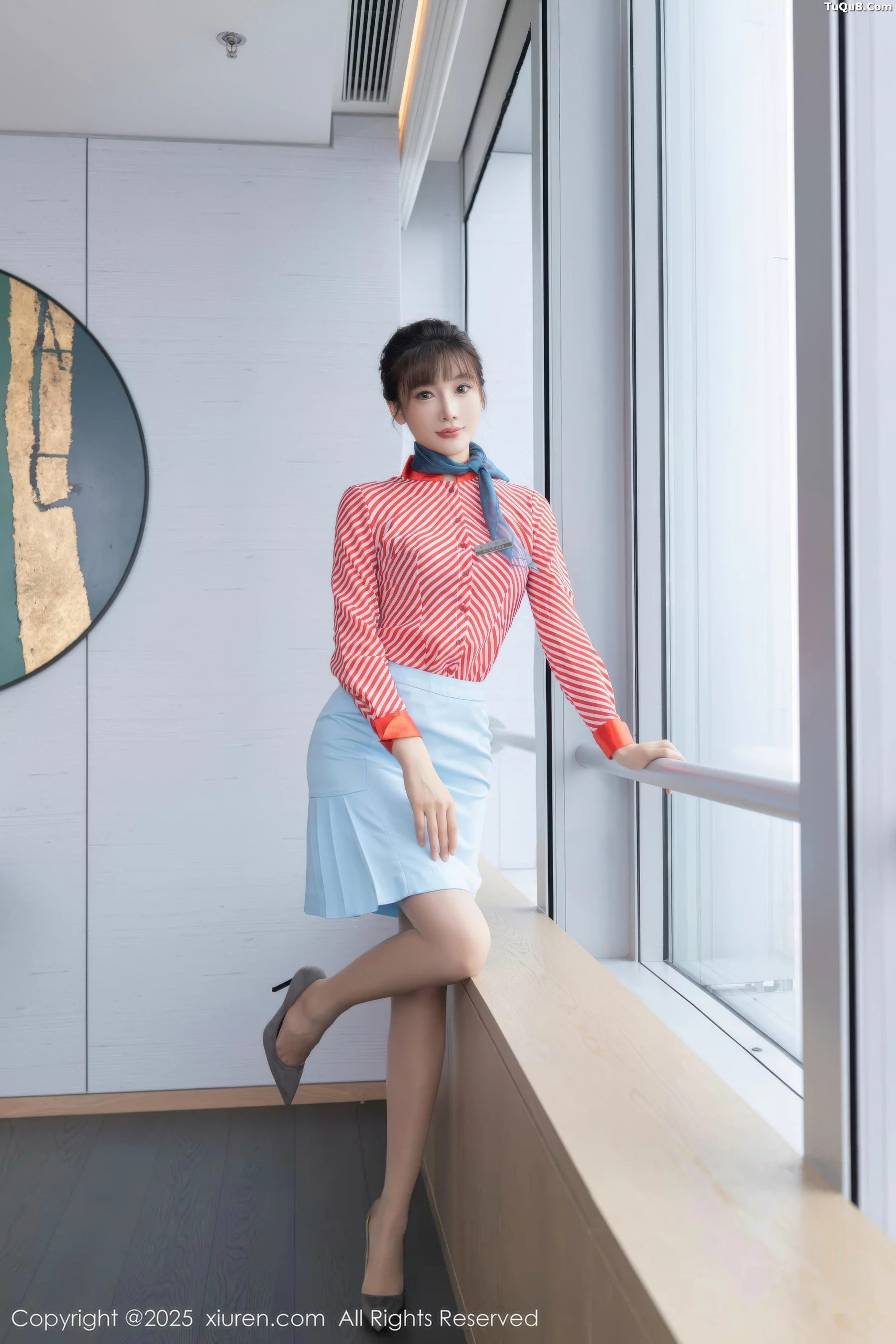 陆萱萱  [XiuRen]高清写真图 2025.10.30 No.10932 陆萱萱 性感制服第2张图片