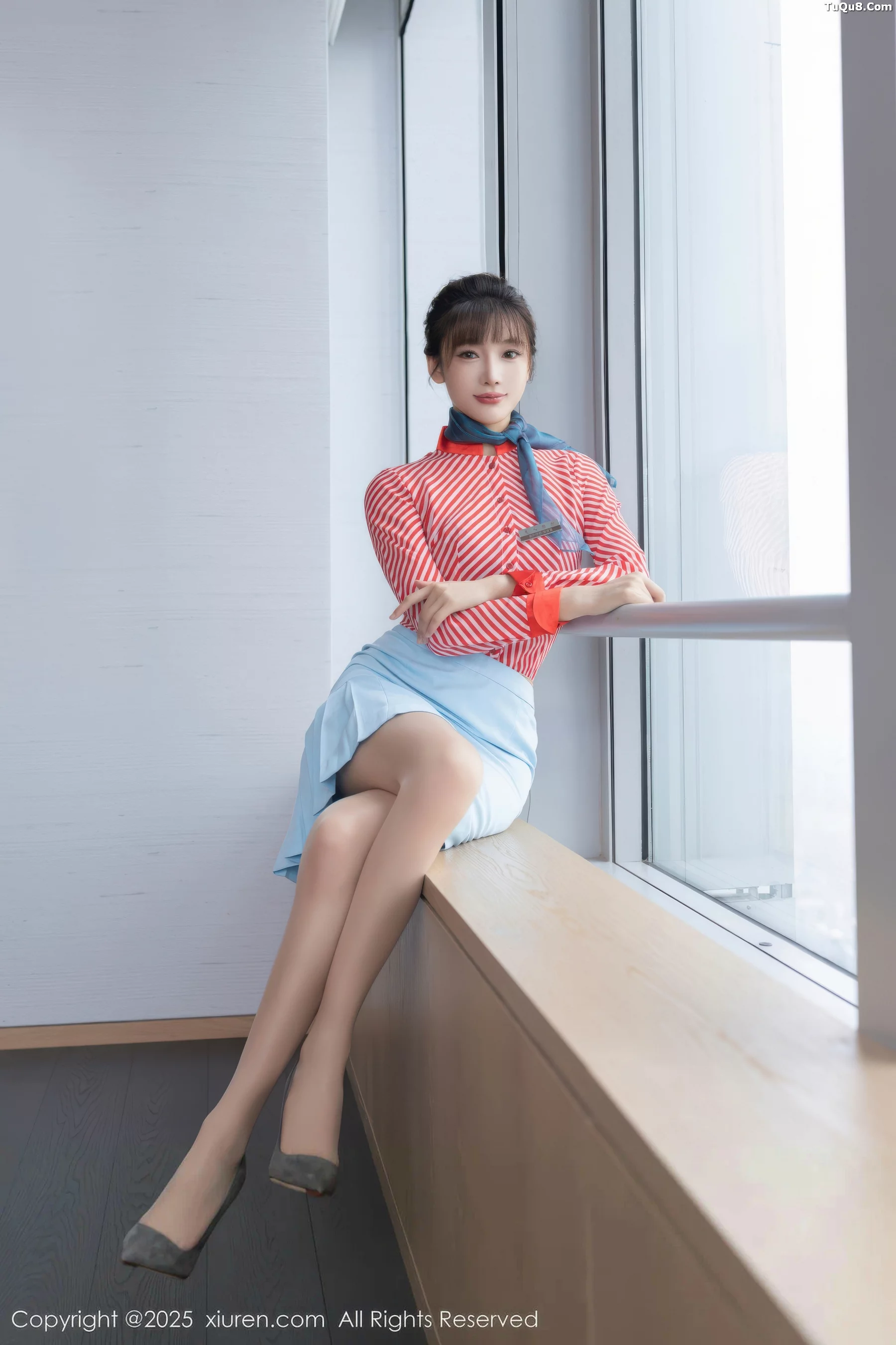 陆萱萱  [XiuRen]高清写真图 2025.10.30 No.10932 陆萱萱 性感制服第3张图片