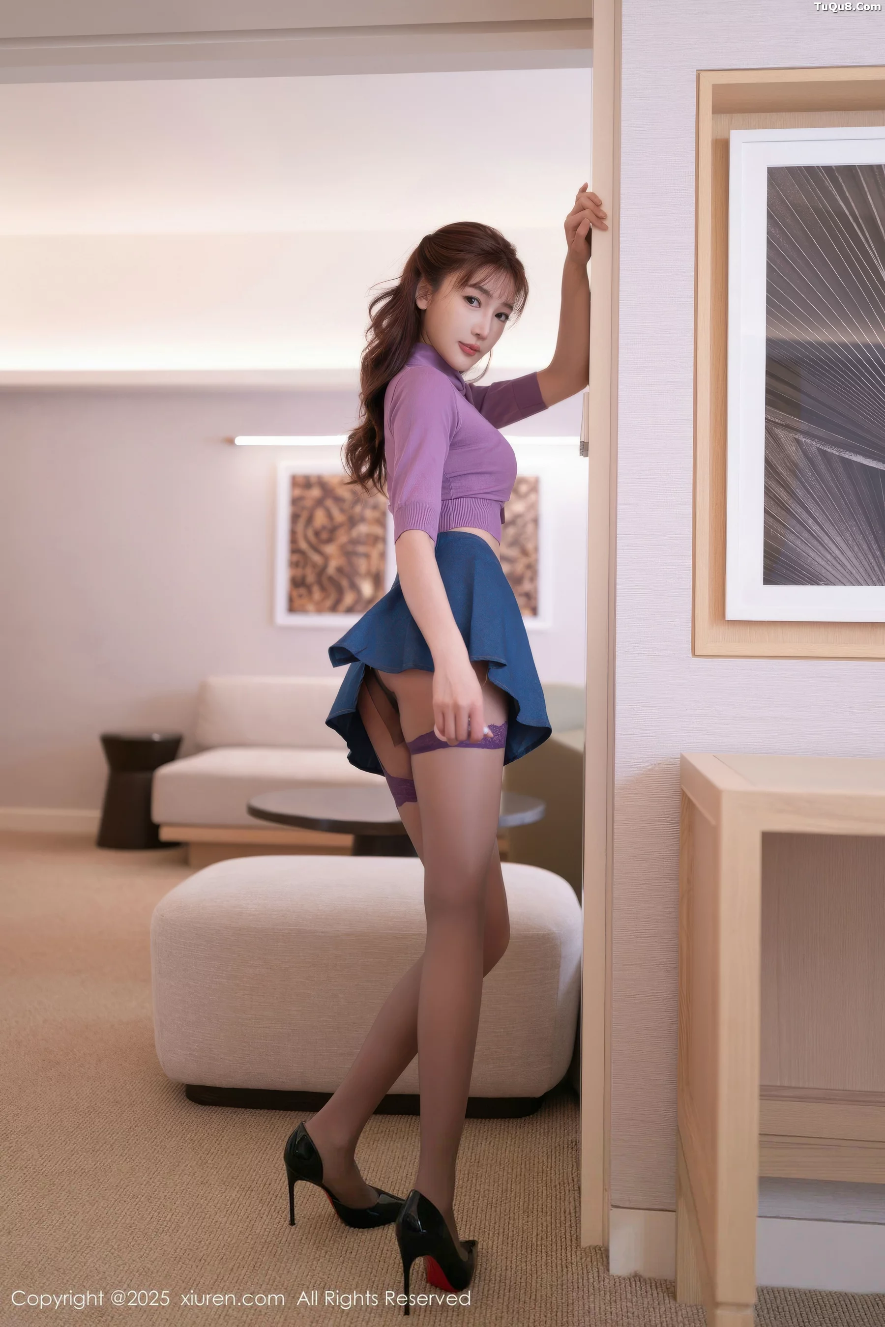 陆萱萱  [XiuRen]高清写真图 2025.11.06 No.10958 陆萱萱 紫丝吊袜第2张图片