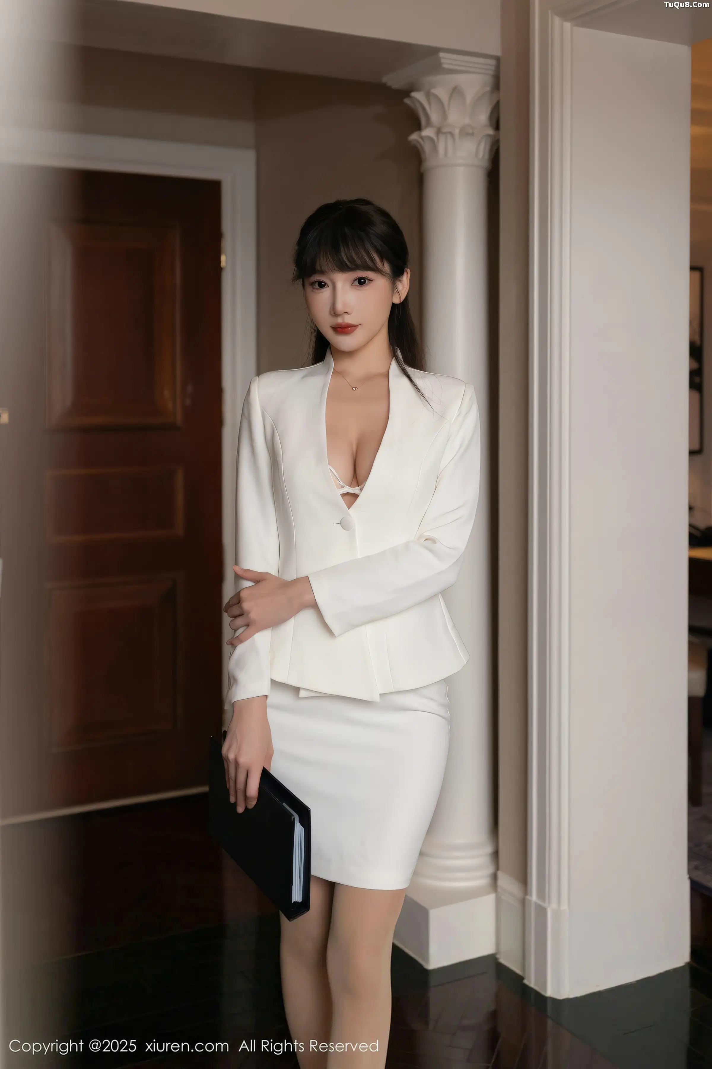 陆萱萱  [XiuRen]高清写真图 2025.11.27 No.11042 陆萱萱 白色内衣第2张图片