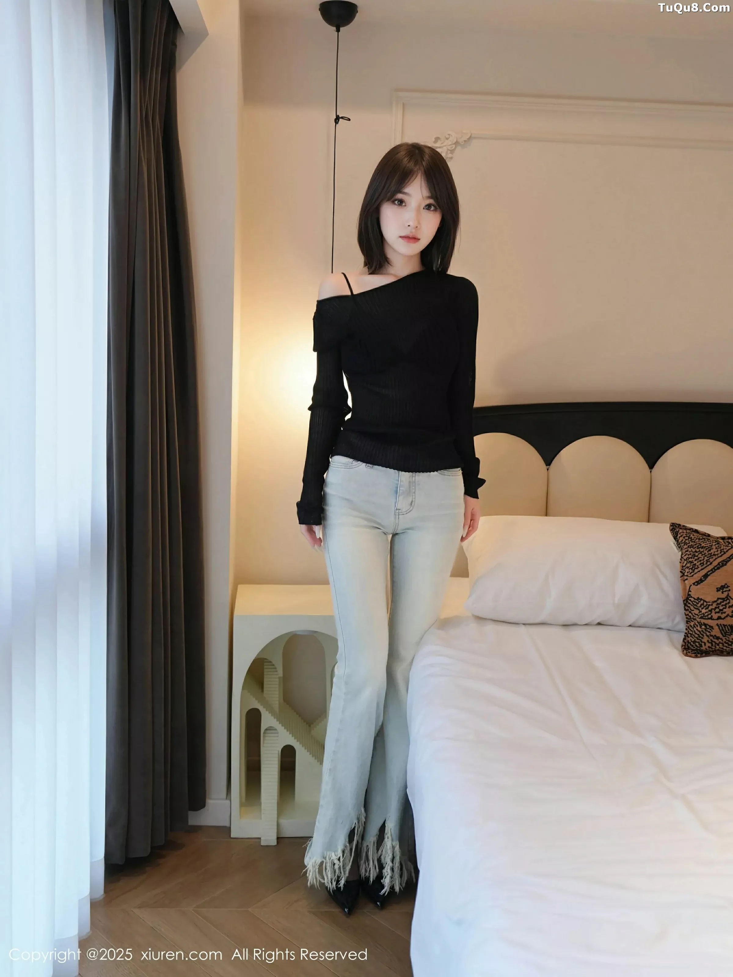汁汁  [XiuRen]高清写真图 2025.06.06 No.10374 汁汁 蓝色牛仔裤第5张图片