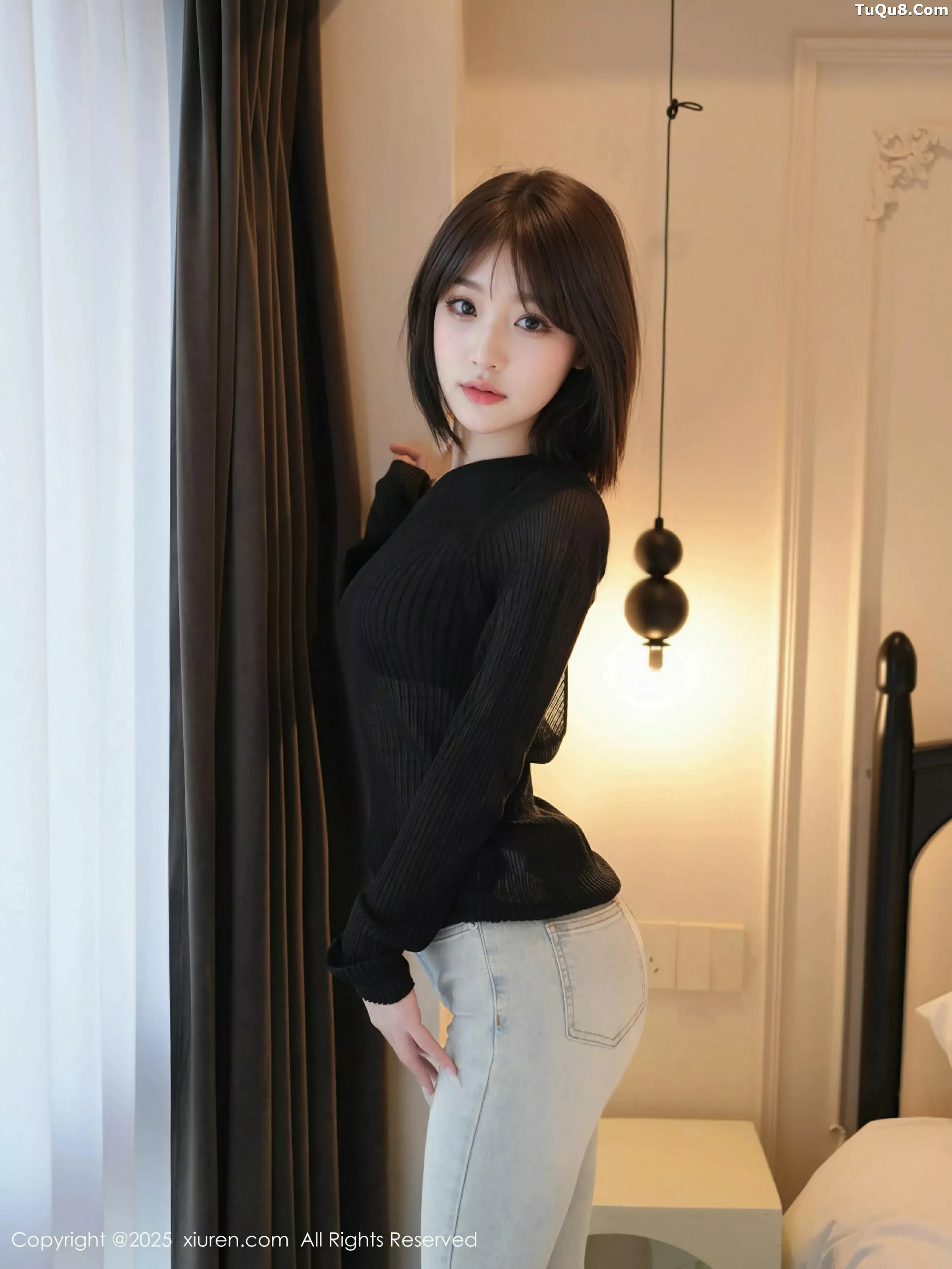 汁汁  [XiuRen]高清写真图 2025.06.06 No.10374 汁汁 蓝色牛仔裤第7张图片