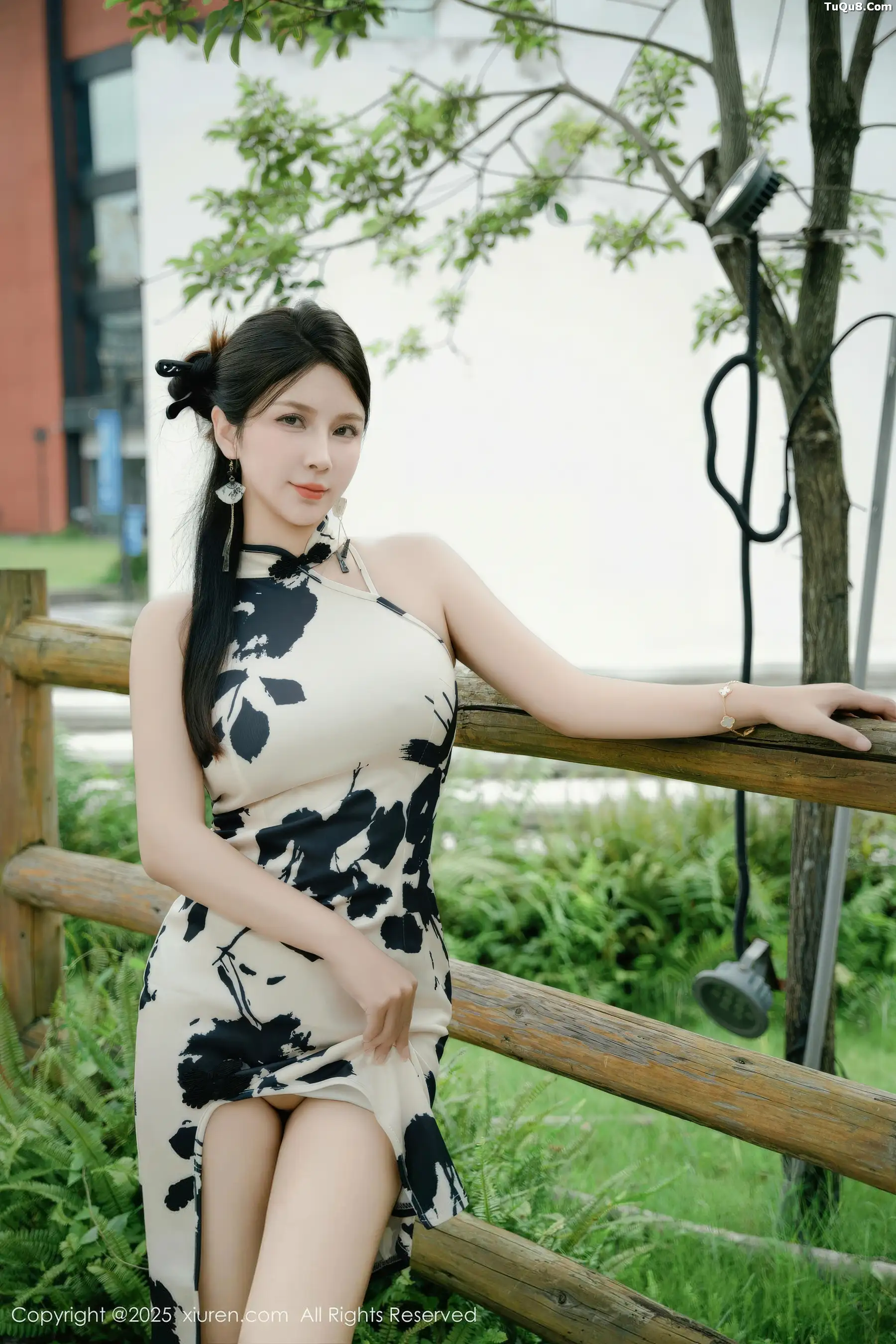 小蛮妖  [XiuRen]高清写真图 2025.11.14 No.10989 小蛮妖Yummy 性感旗袍第3张图片