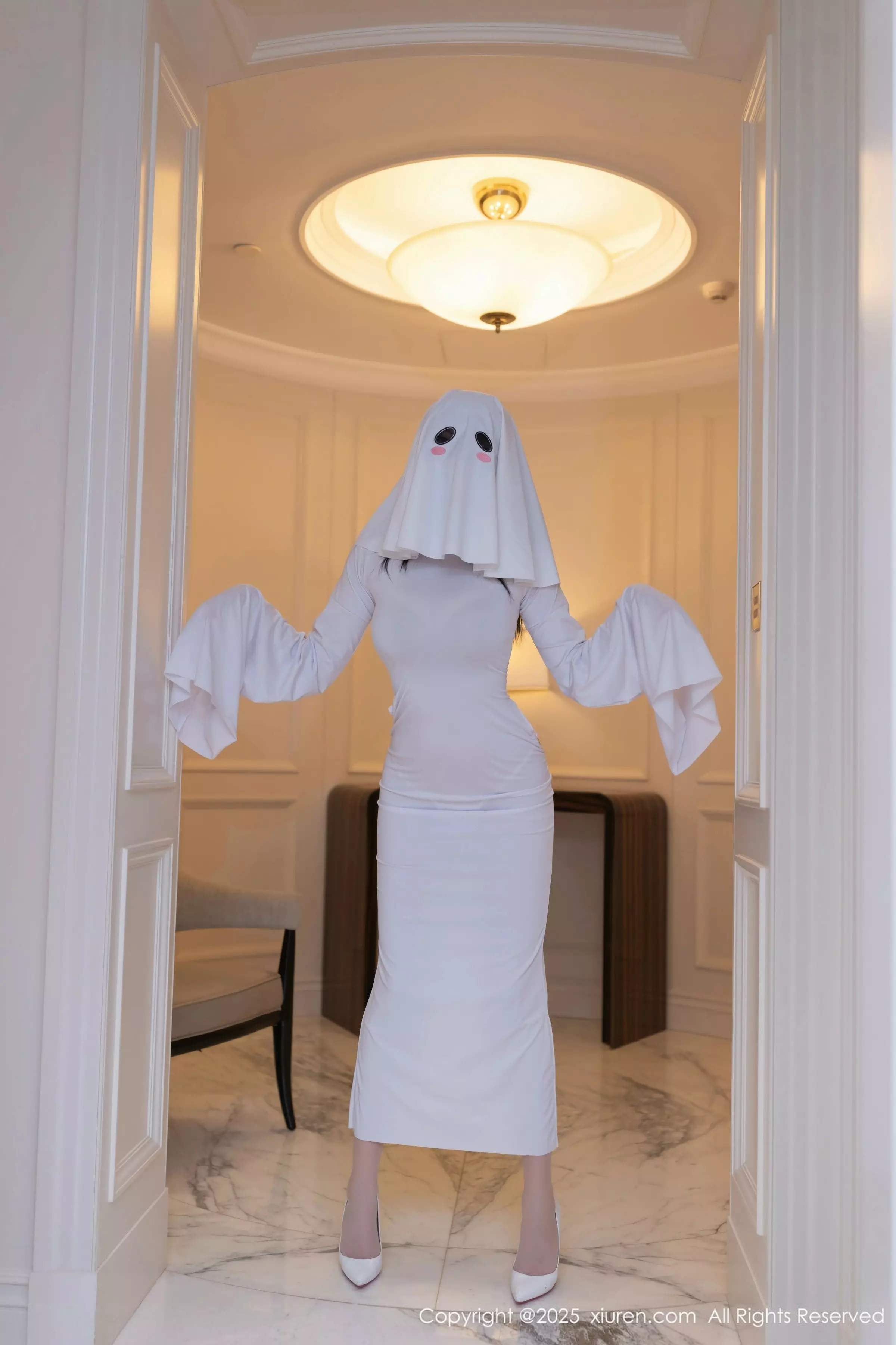 安然Maleah  [XiuRen]高清写真图 2025.03.18 No.10035 安然anran 美腿性感第4张图片