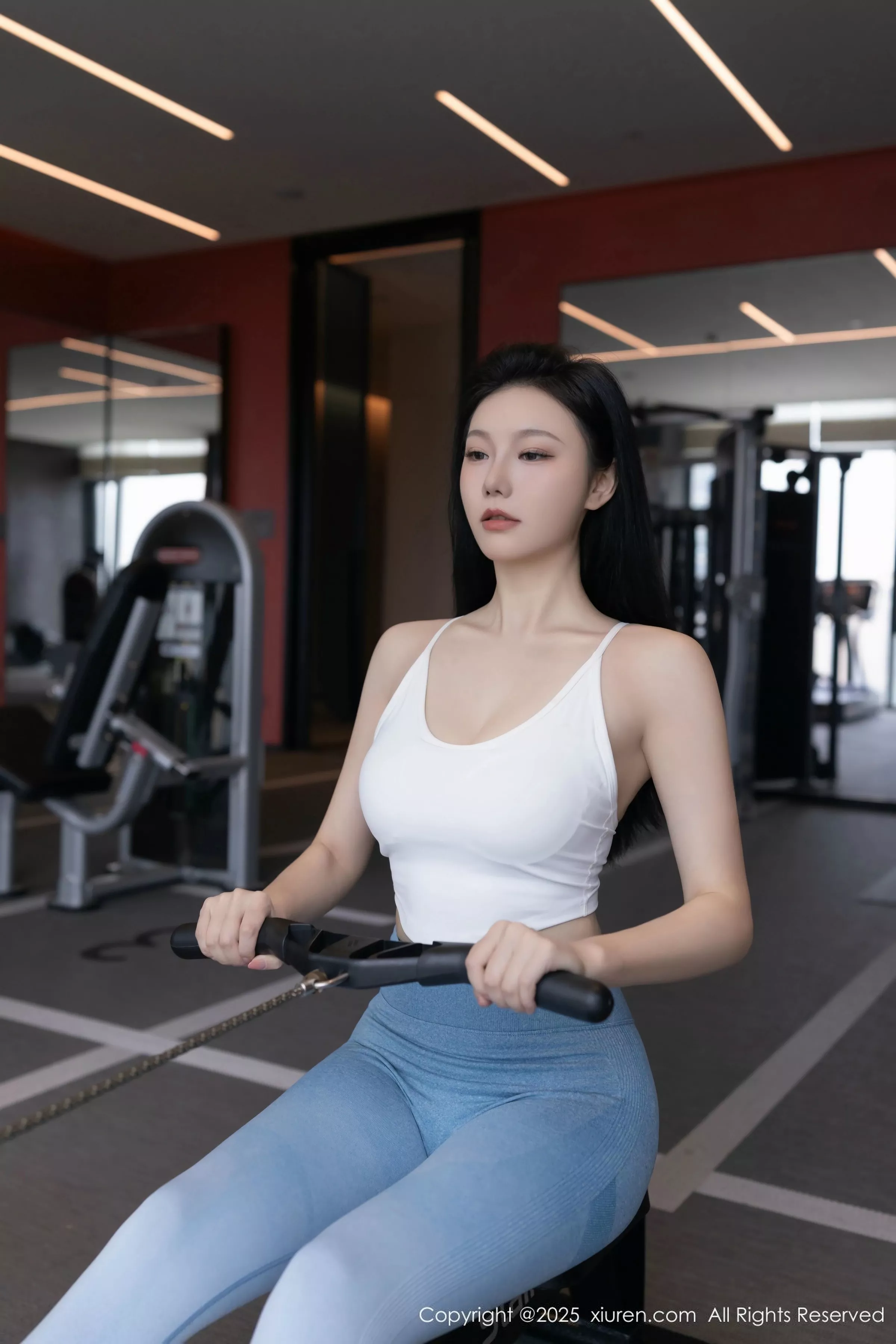 安然Maleah  [XiuRen]高清写真图 2025.05.13 No.10272 安然anran 白色运动服第4张图片