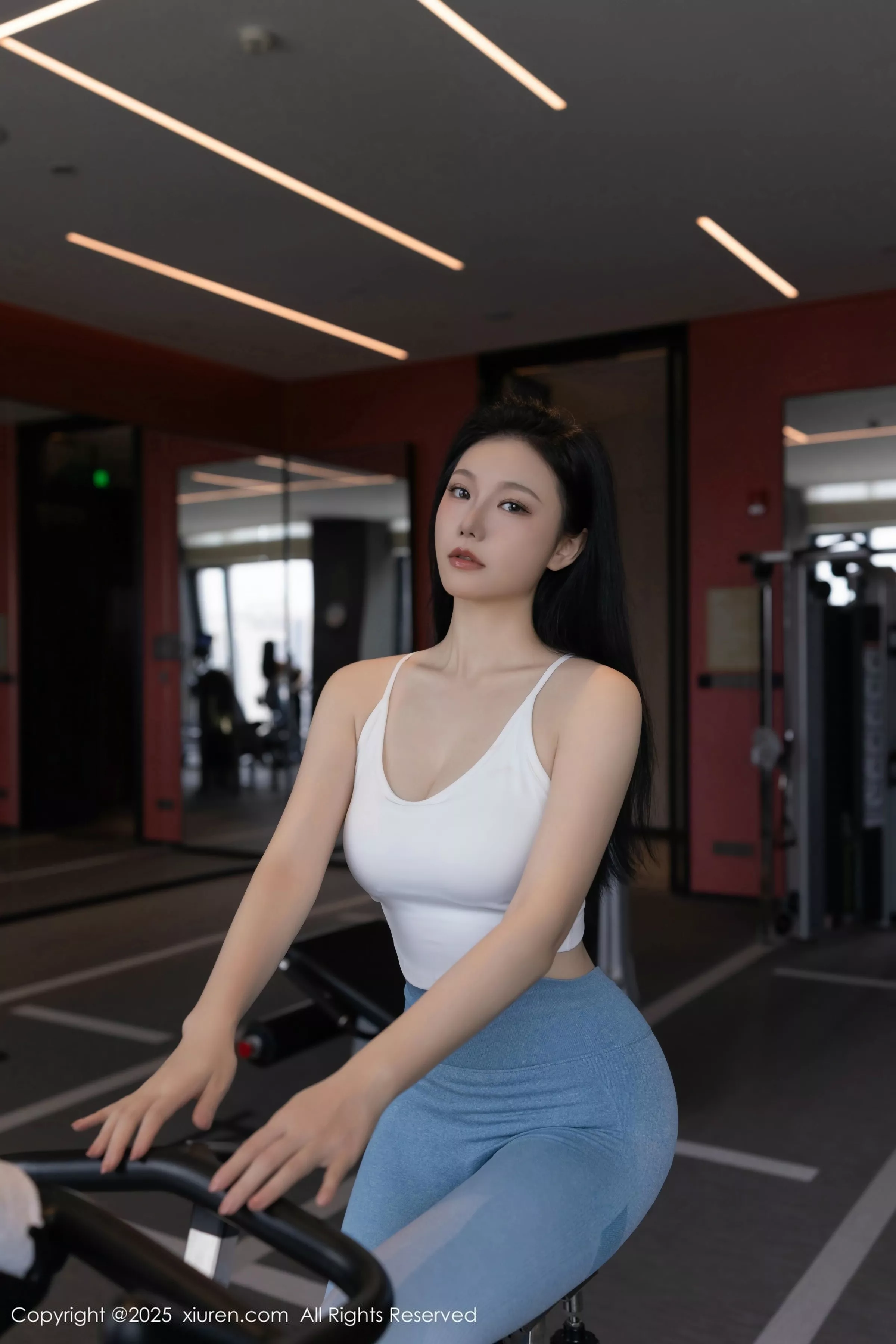 安然Maleah  [XiuRen]高清写真图 2025.05.13 No.10272 安然anran 白色运动服第10张图片