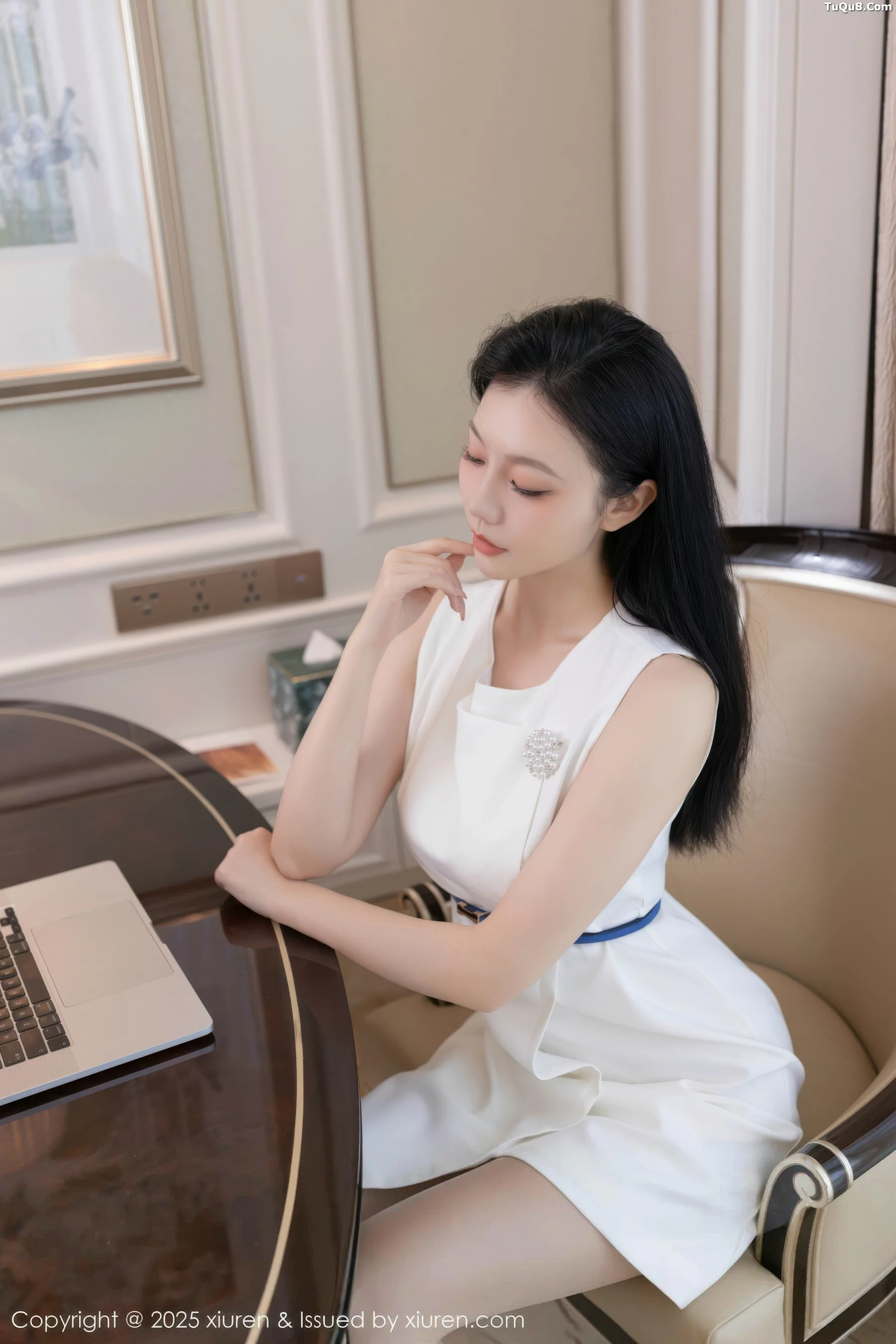 安然Maleah  [XiuRen]高清写真图 2025.09.29 No.10829 安然anran 连衣短裙第8张图片