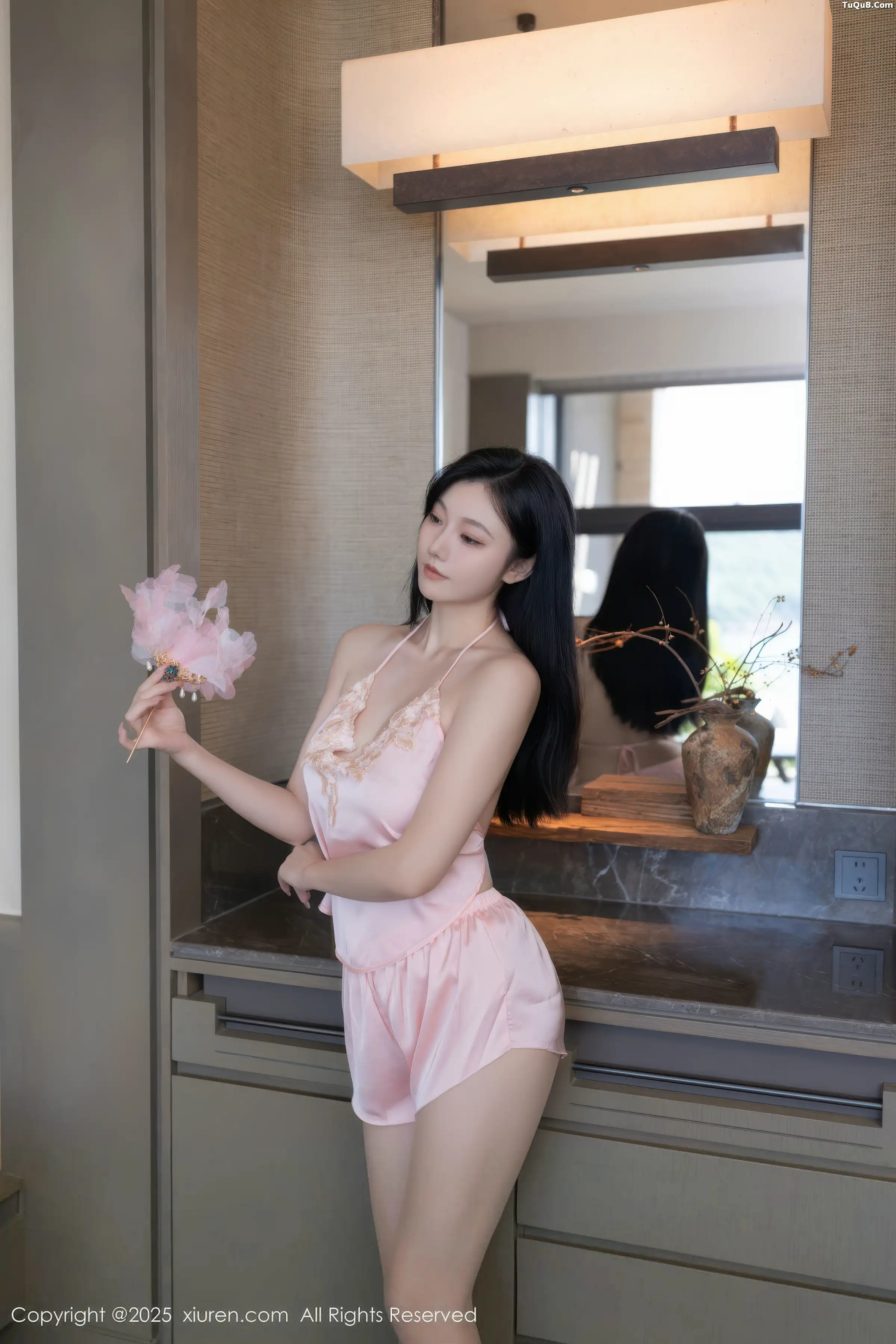 [XiuRen]高清写真图 2025.11.18 No.11002 安然anran 粉色吊带-秀人网