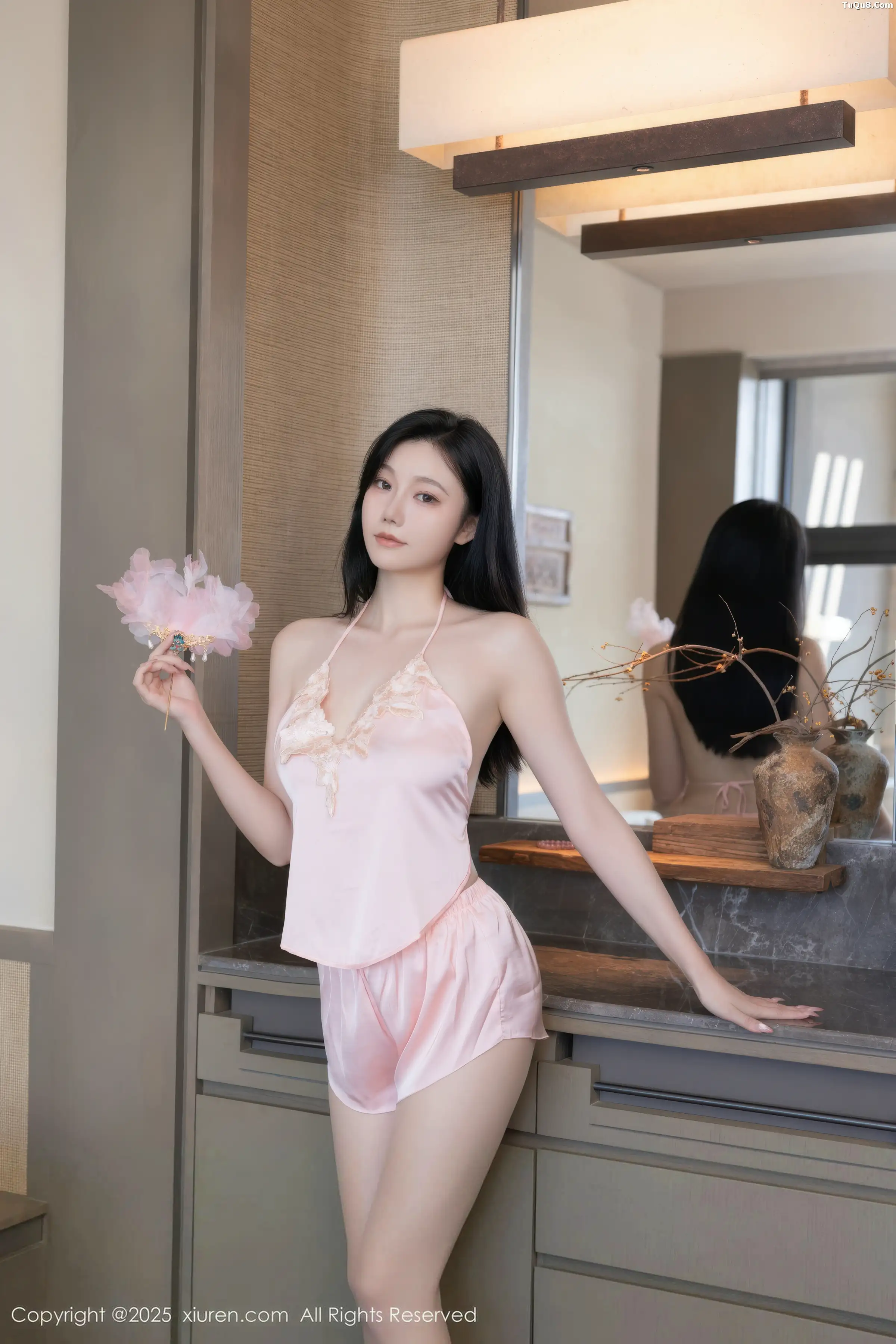 安然Maleah  [XiuRen]高清写真图 2025.11.18 No.11002 安然anran 粉色吊带第3张图片