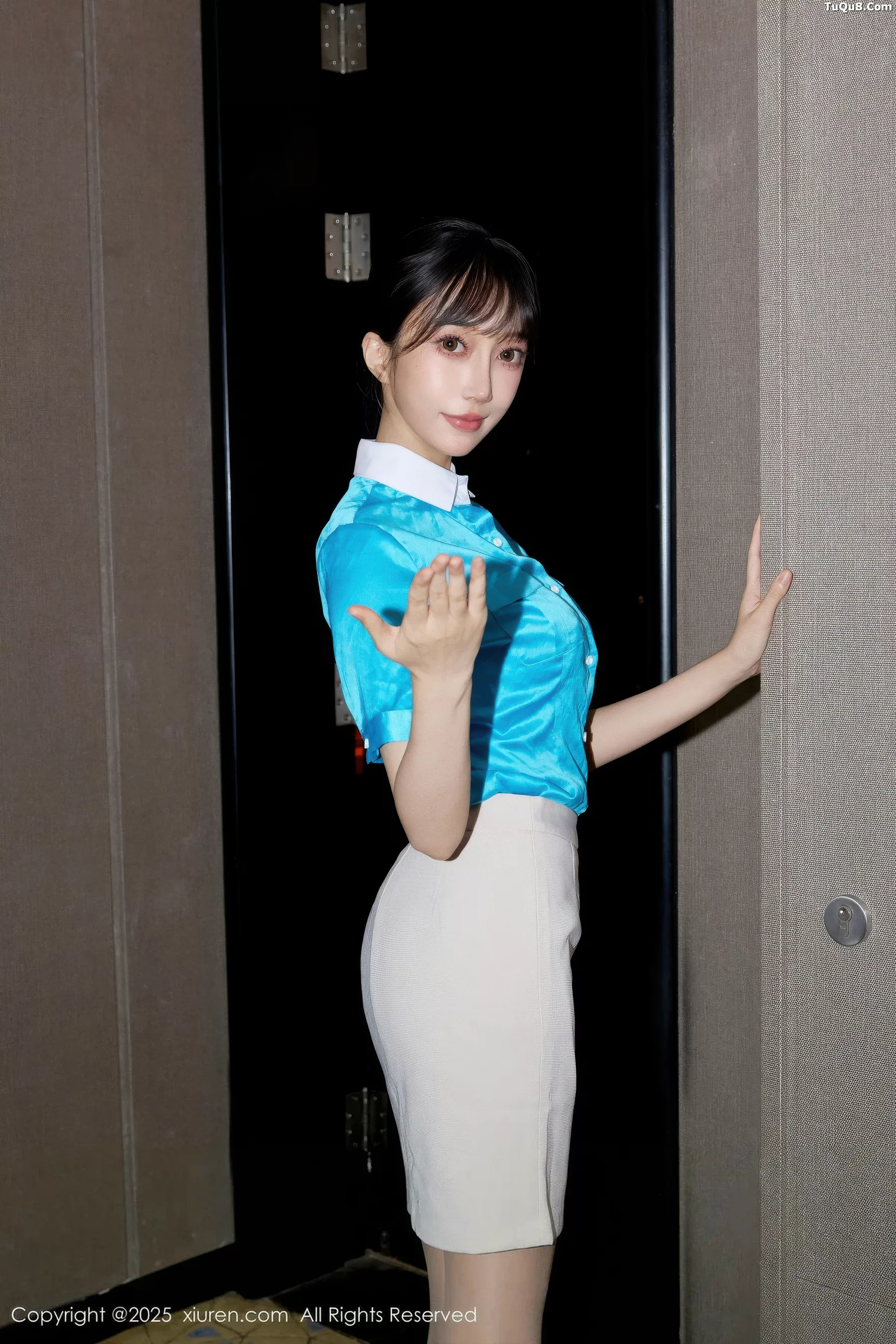 玥儿玥  [XiuRen]高清写真图 2025.10.27 No.10914 玥儿玥er 空姐制服第5张图片