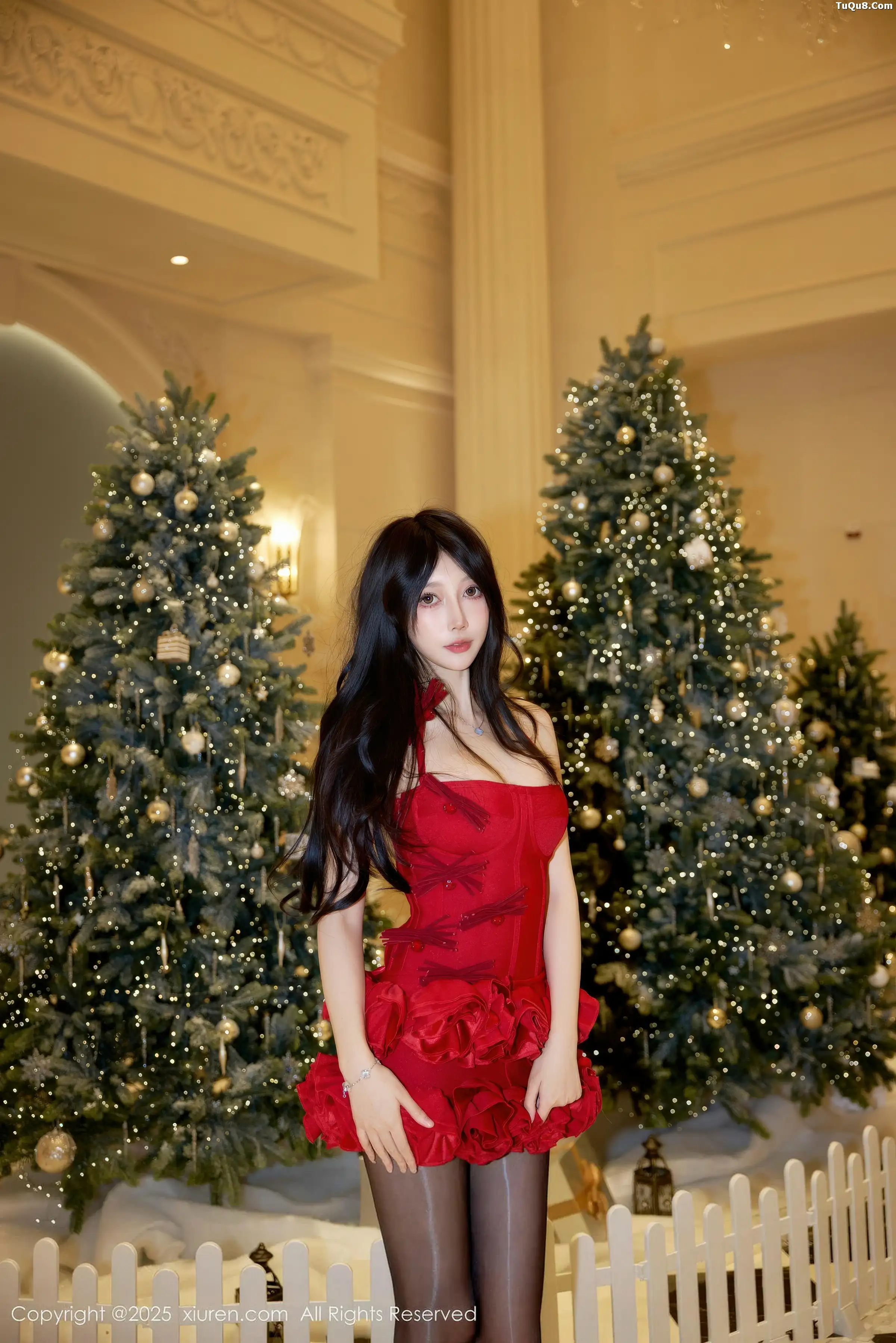 玥儿玥  [XiuRen]高清写真图 2025.12.22 No.11136 玥儿玥er 圣诞主题第3张图片