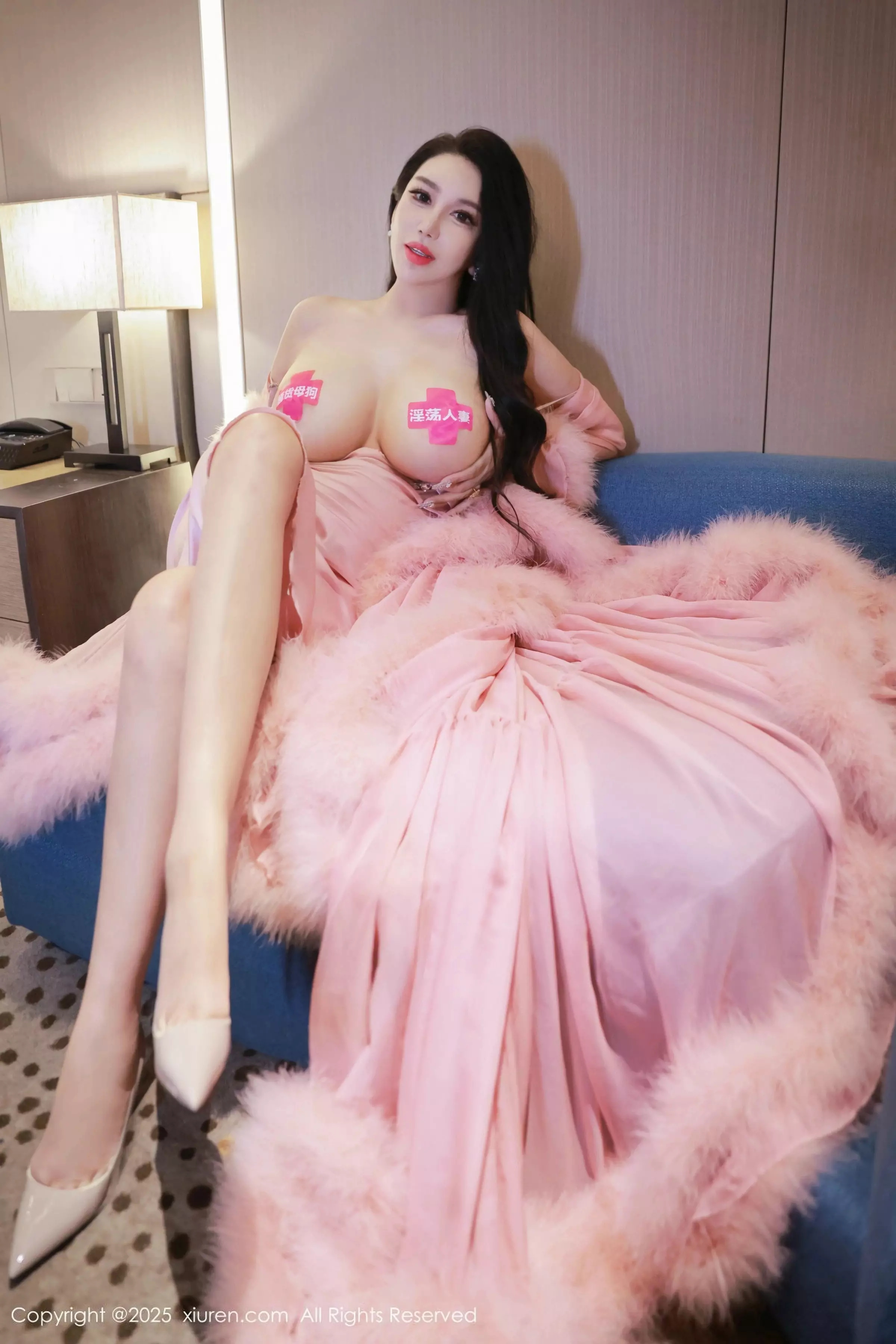 乔安娜  [XiuRen]高清写真图 2025.03.25 No.10065 乔安娜 欧美范美女第5张图片