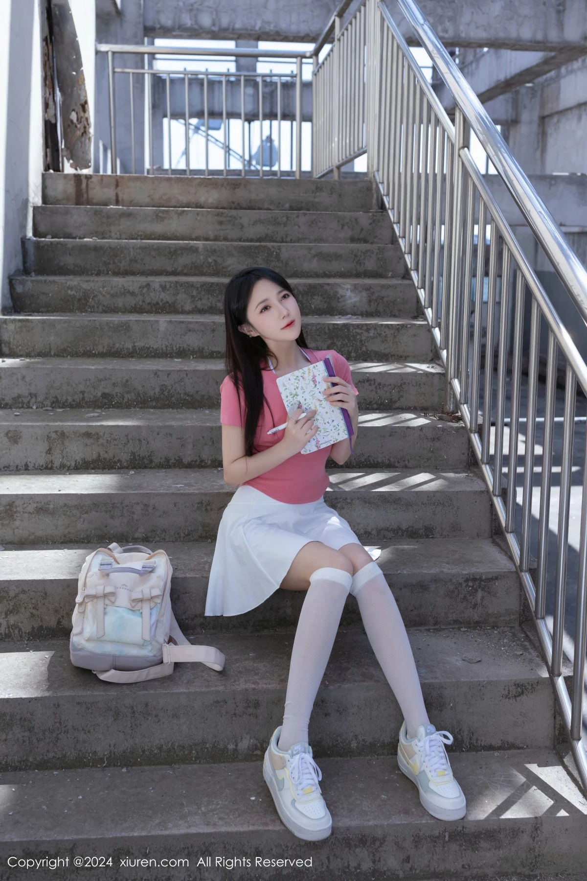 鱼子酱fish  [XiuRen]高清写真图 2024.04.26 No.8457 鱼子酱Fish 天台少女第4张图片