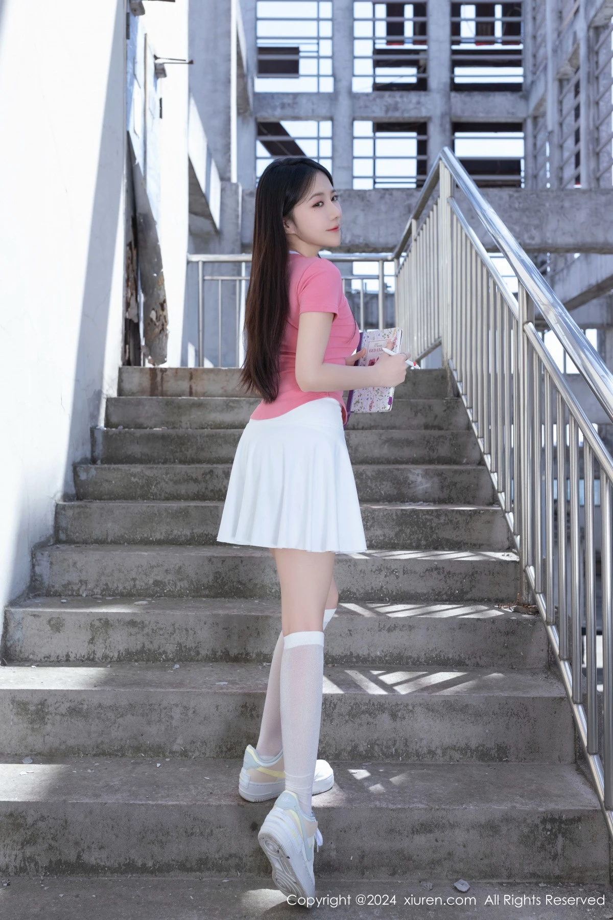 鱼子酱fish  [XiuRen]高清写真图 2024.04.26 No.8457 鱼子酱Fish 天台少女第6张图片