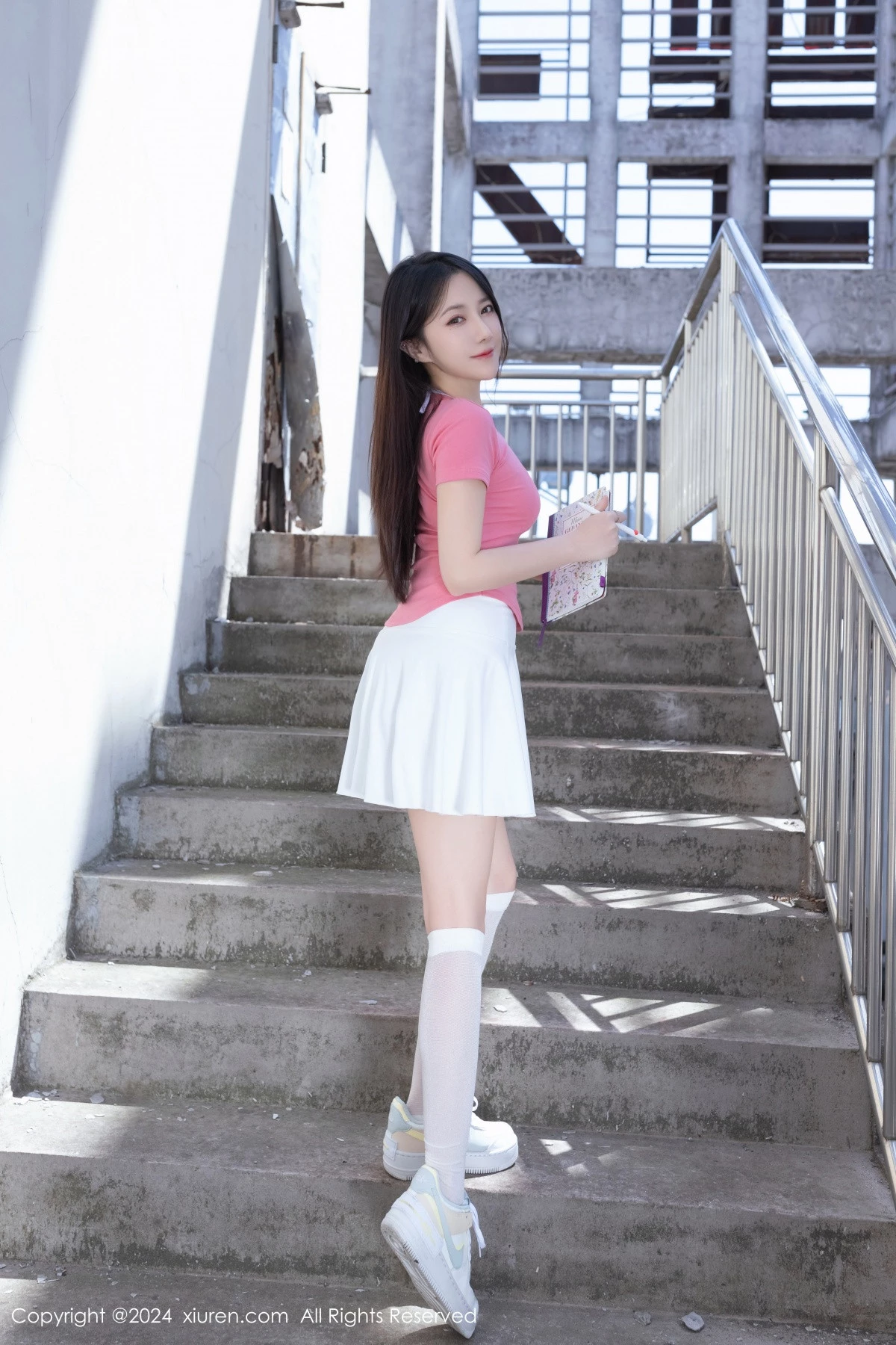 鱼子酱fish  [XiuRen]高清写真图 2024.04.26 No.8457 鱼子酱Fish 天台少女第7张图片