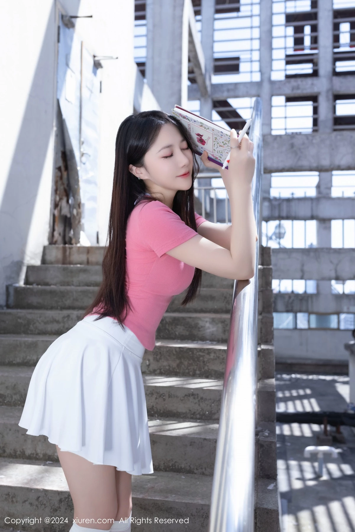 鱼子酱fish  [XiuRen]高清写真图 2024.04.26 No.8457 鱼子酱Fish 天台少女第10张图片