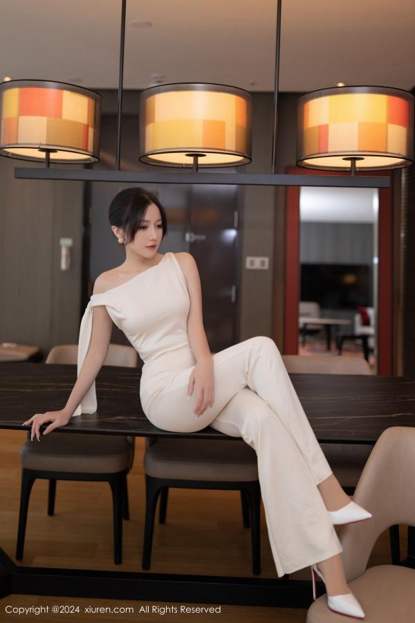 鱼子酱fish  [XiuRen]高清写真图 2024.11.15 No.9457 鱼子酱Fish 丝袜美腿第5张图片