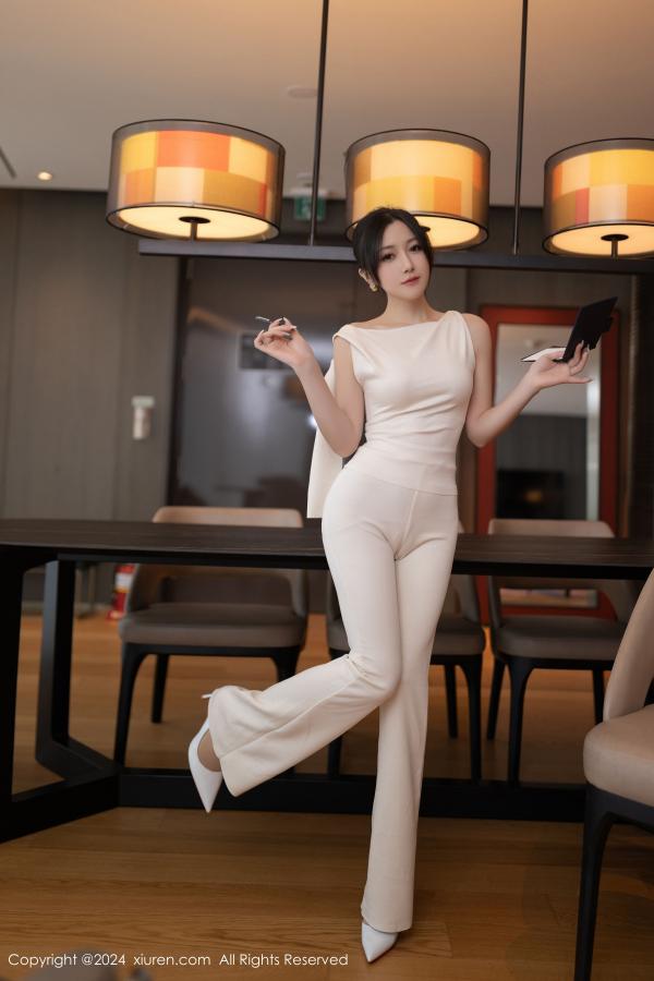 鱼子酱fish  [XiuRen]高清写真图 2024.11.15 No.9457 鱼子酱Fish 丝袜美腿第10张图片