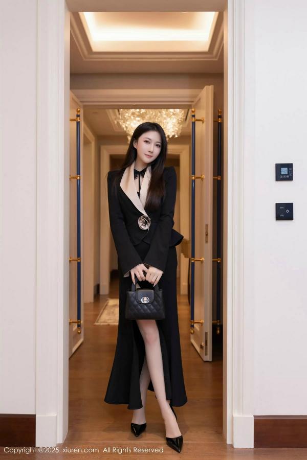 [XiuRen]高清写真图 2025.02.28 No.9953 鱼子酱Fish 丝袜美腿-秀人网