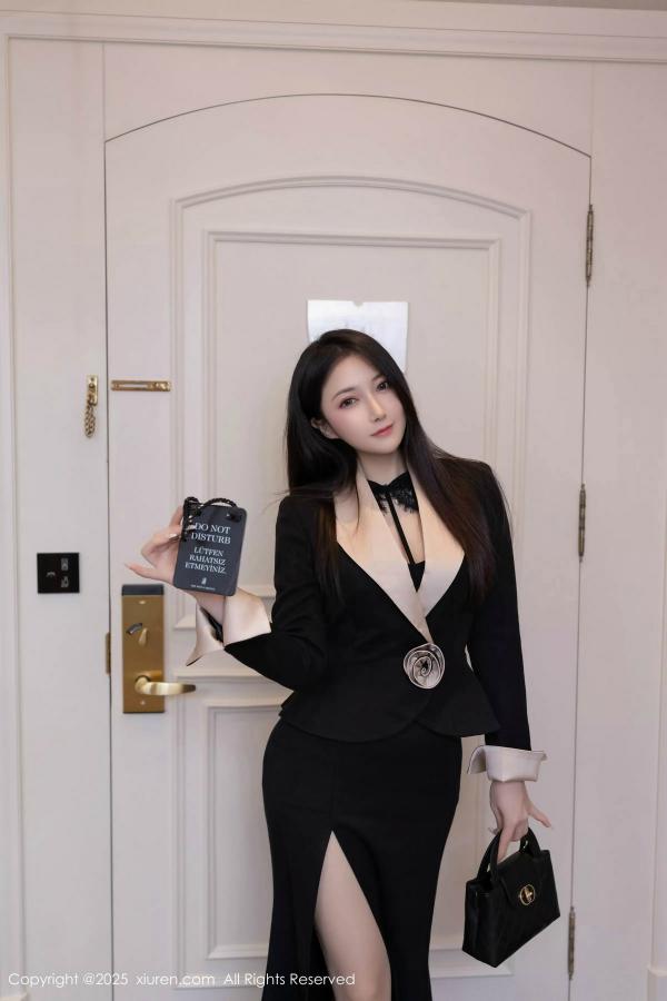 鱼子酱fish  [XiuRen]高清写真图 2025.02.28 No.9953 鱼子酱Fish 丝袜美腿第6张图片