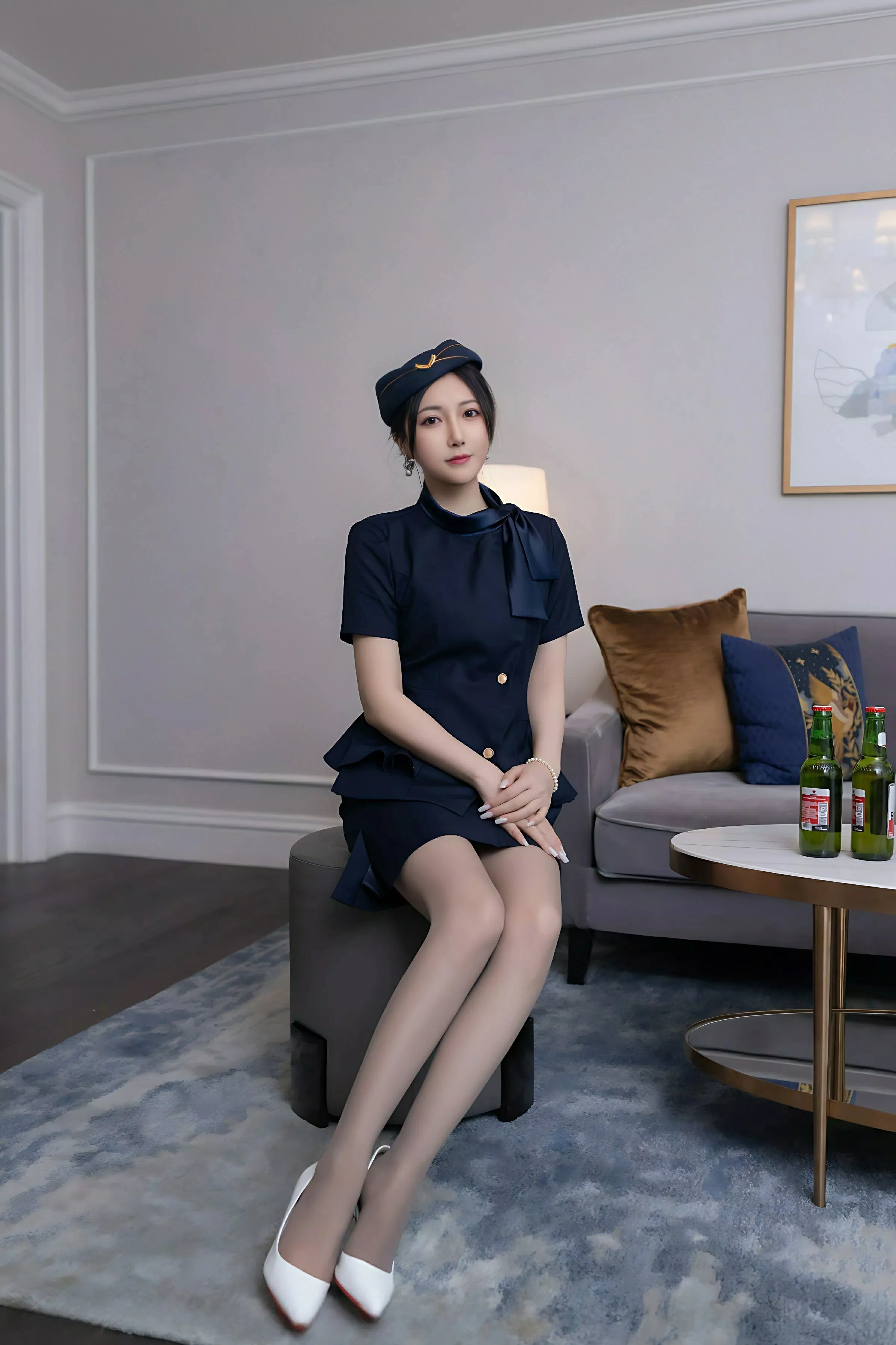 鱼子酱fish  [XiuRen]高清写真图 2025.04.11 No.10142 鱼子酱Fish 空姐制服第10张图片