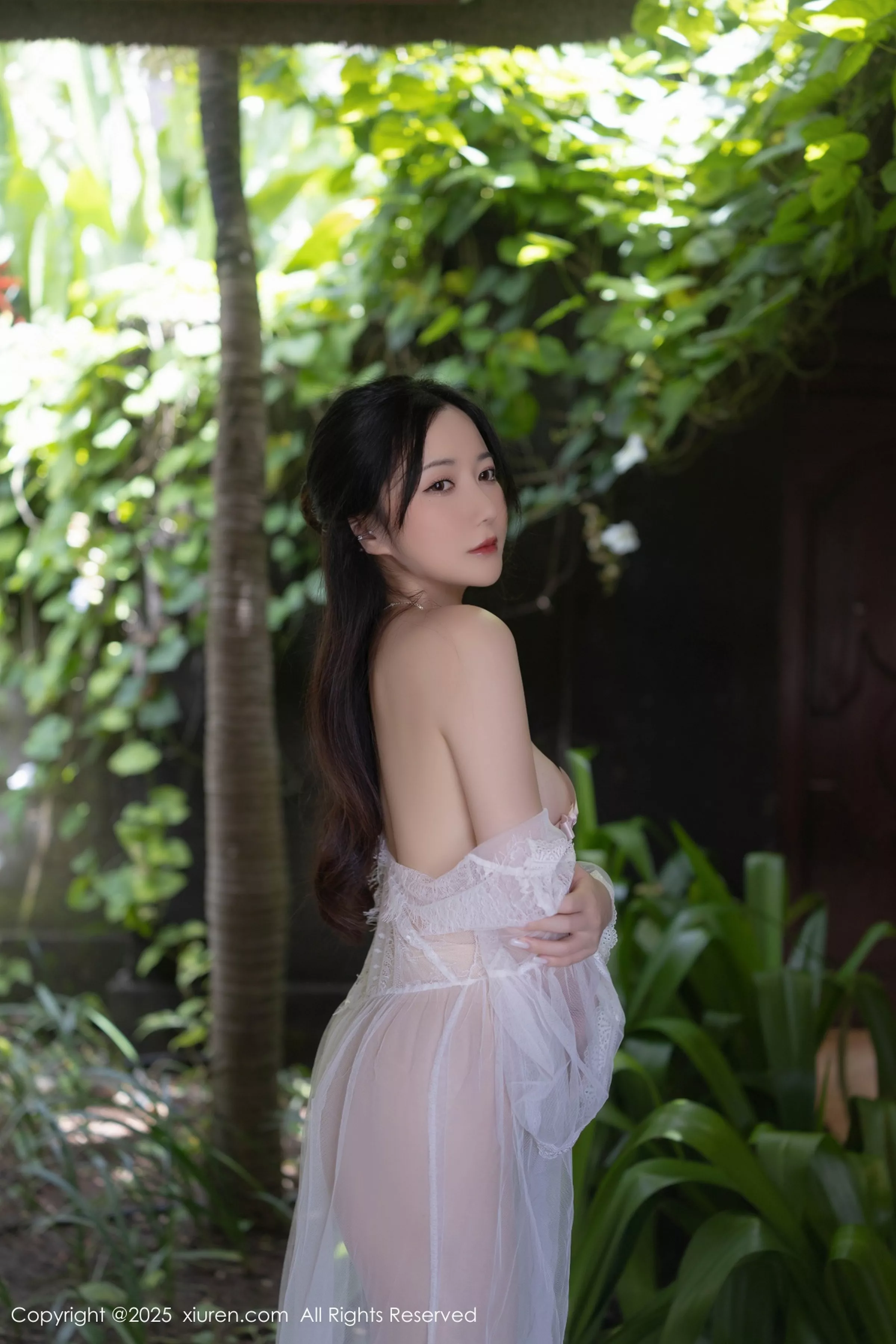 鱼子酱fish  [XiuRen]高清写真图 2025.04.18 No.10173 鱼子酱Fish 轻透连衣裙第5张图片