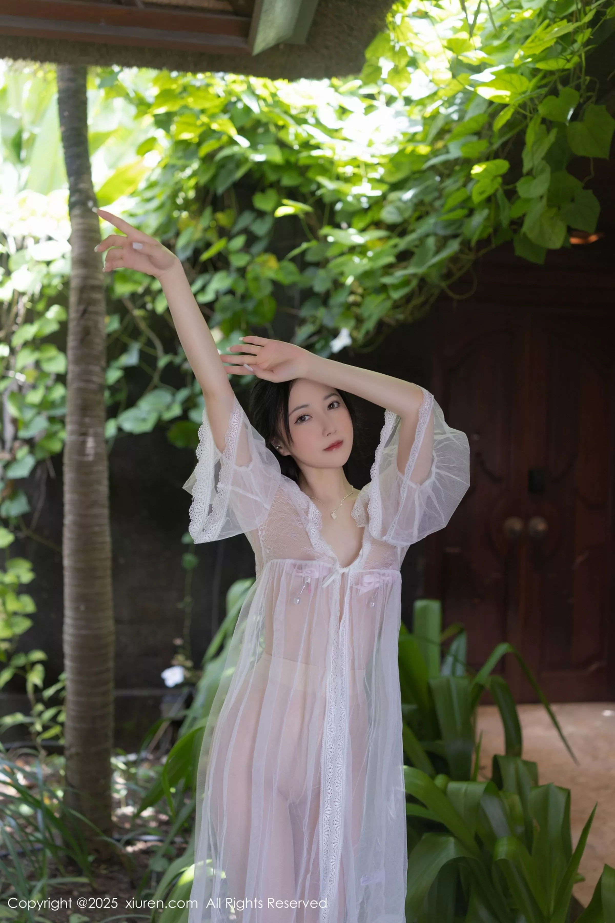 鱼子酱fish  [XiuRen]高清写真图 2025.04.18 No.10173 鱼子酱Fish 轻透连衣裙第6张图片