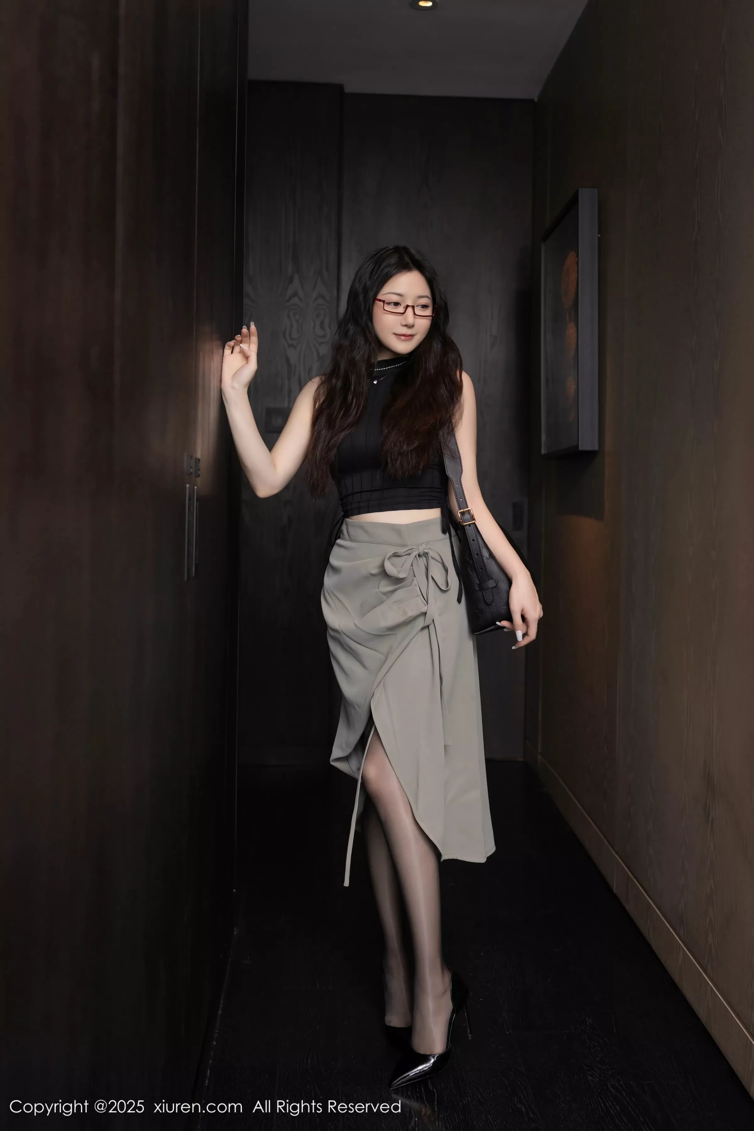 鱼子酱fish  [XiuRen]高清写真图 2025.04.30 No.10231 鱼子酱Fish 印尼旅拍第2张图片