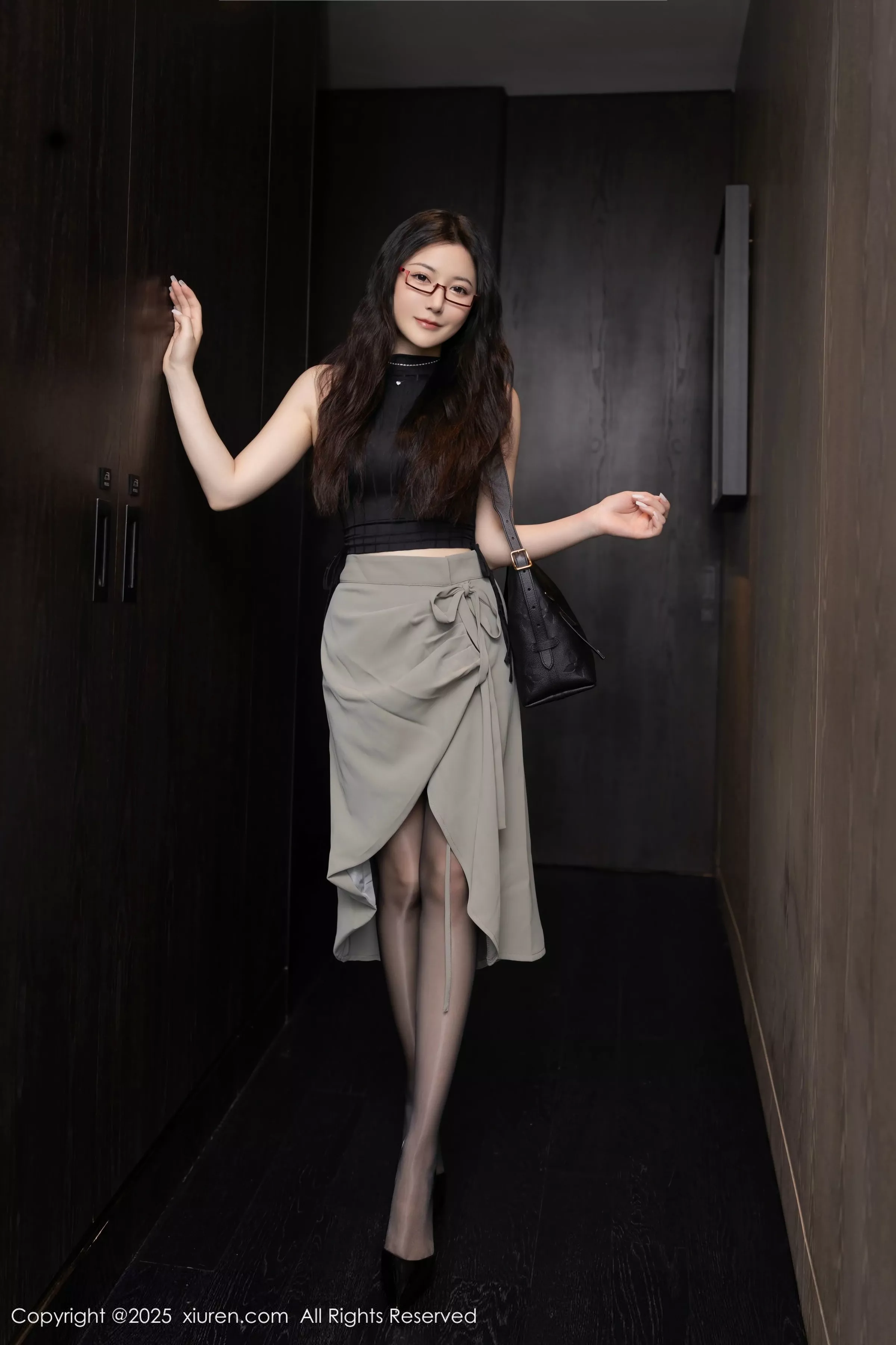 鱼子酱fish  [XiuRen]高清写真图 2025.04.30 No.10231 鱼子酱Fish 印尼旅拍第3张图片