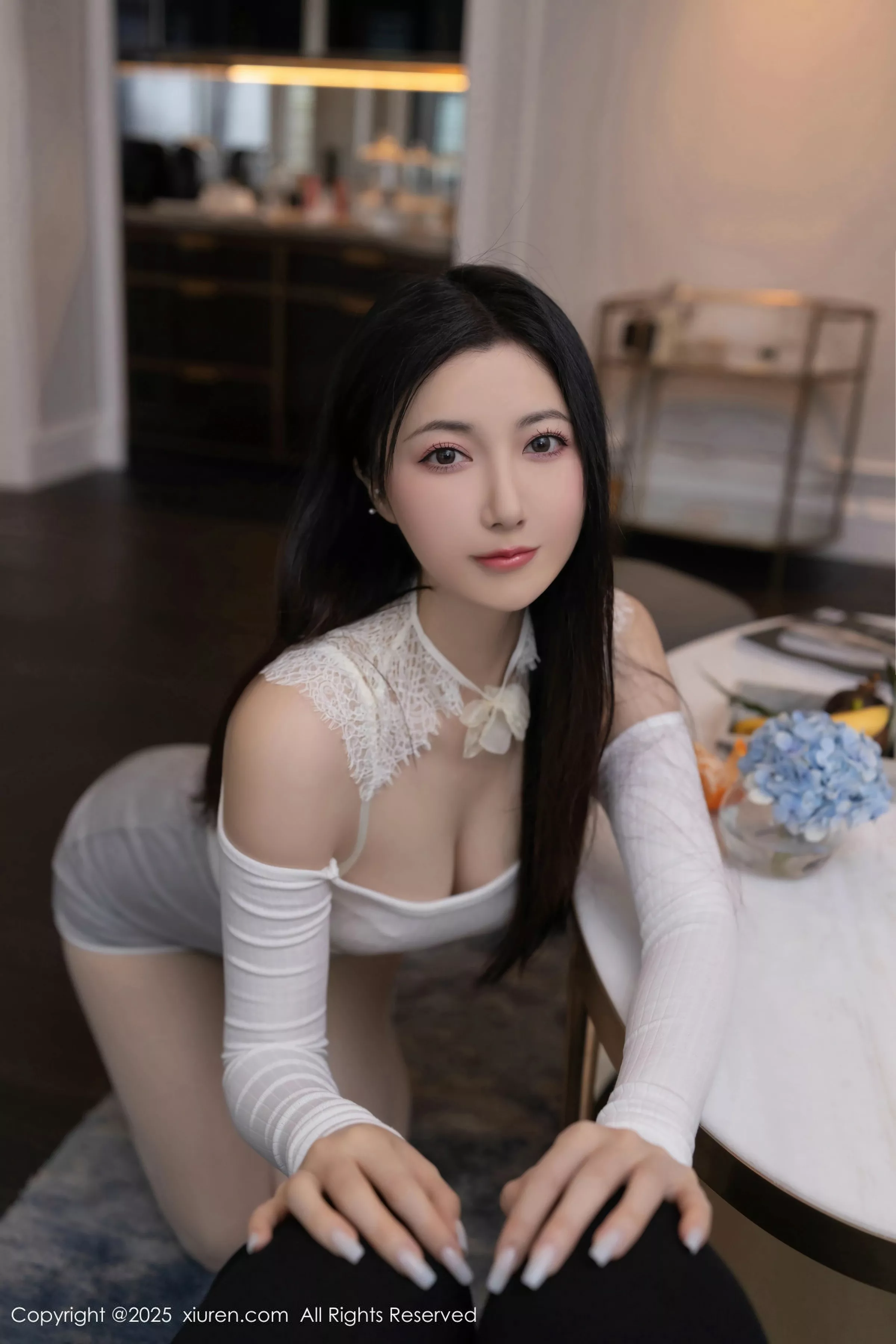 鱼子酱fish  [XiuRen]高清写真图 2025.05.09 No.10261 鱼子酱Fish 白色丝袜第8张图片