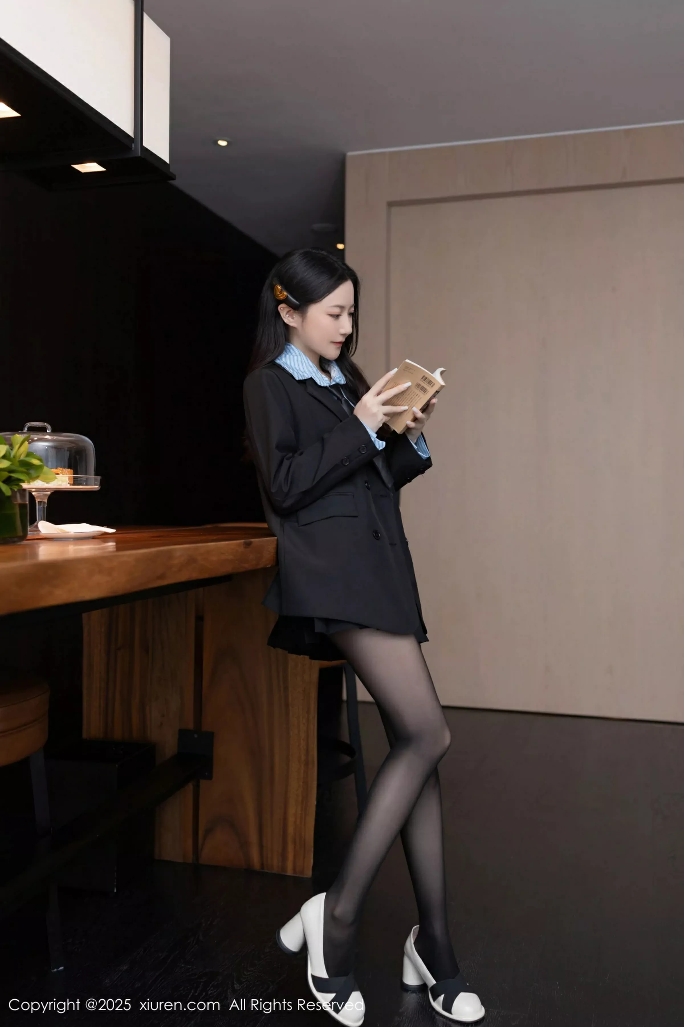 鱼子酱fish  [XiuRen]高清写真图 2025.06.13 No.10412 鱼子酱Fish 印尼旅拍第9张图片