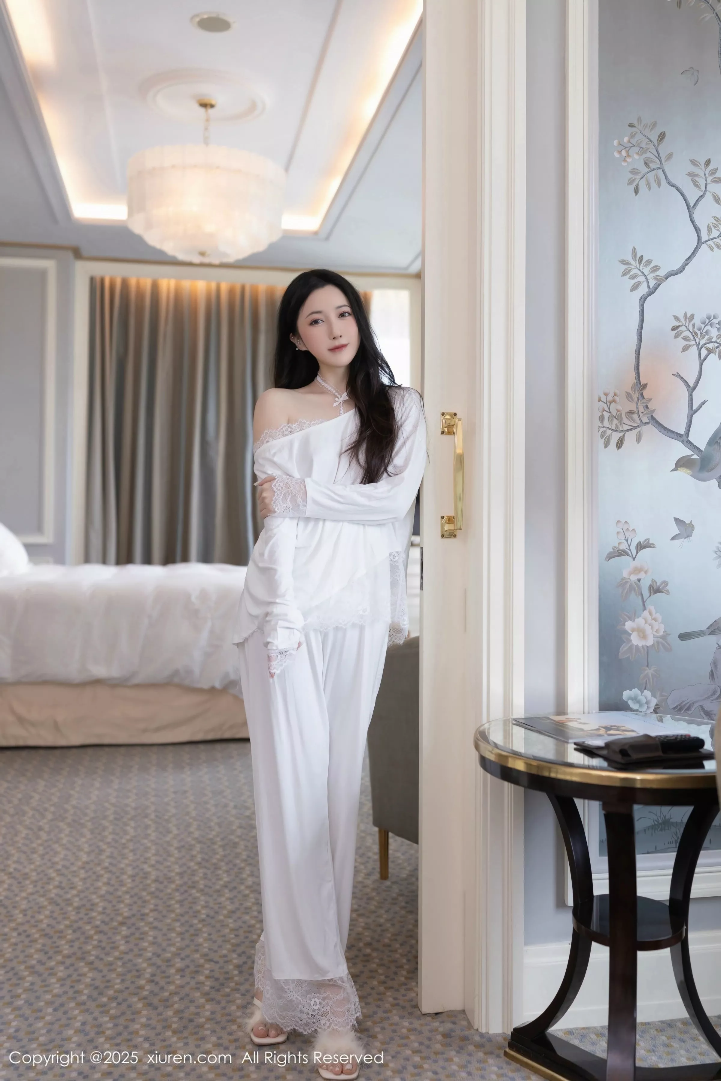 鱼子酱fish  [XiuRen]高清写真图 2025.06.20 No.10445 鱼子酱Fish 印尼旅拍第2张图片