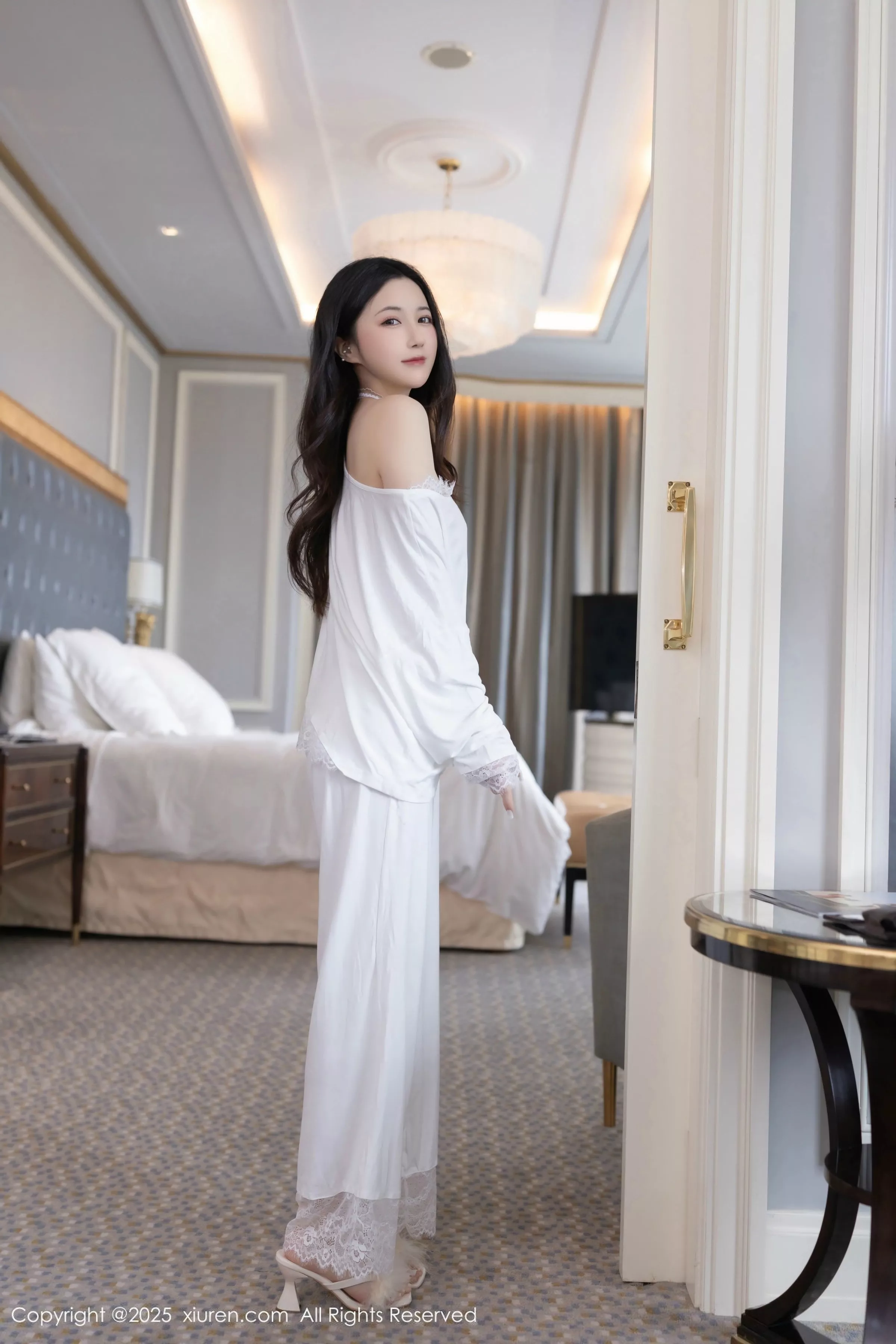 鱼子酱fish  [XiuRen]高清写真图 2025.06.20 No.10445 鱼子酱Fish 印尼旅拍第3张图片