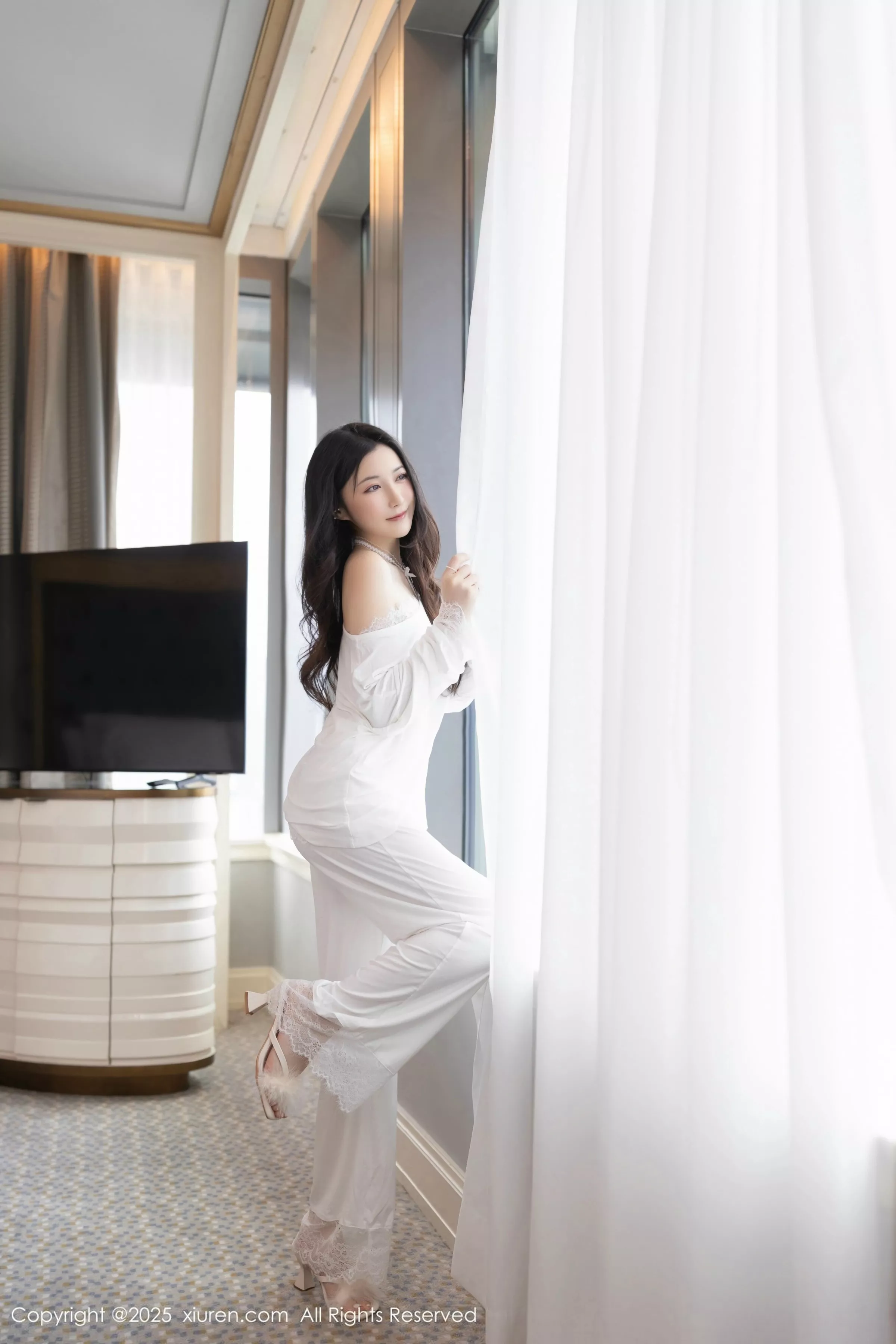 鱼子酱fish  [XiuRen]高清写真图 2025.06.20 No.10445 鱼子酱Fish 印尼旅拍第8张图片