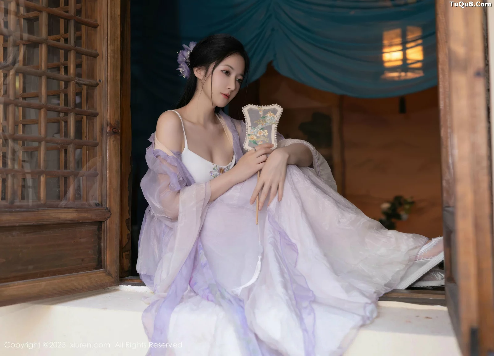 鱼子酱fish  [XiuRen]高清写真图 2025.09.05 No.10737 鱼子酱Fish 紫色连衣裙第2张图片