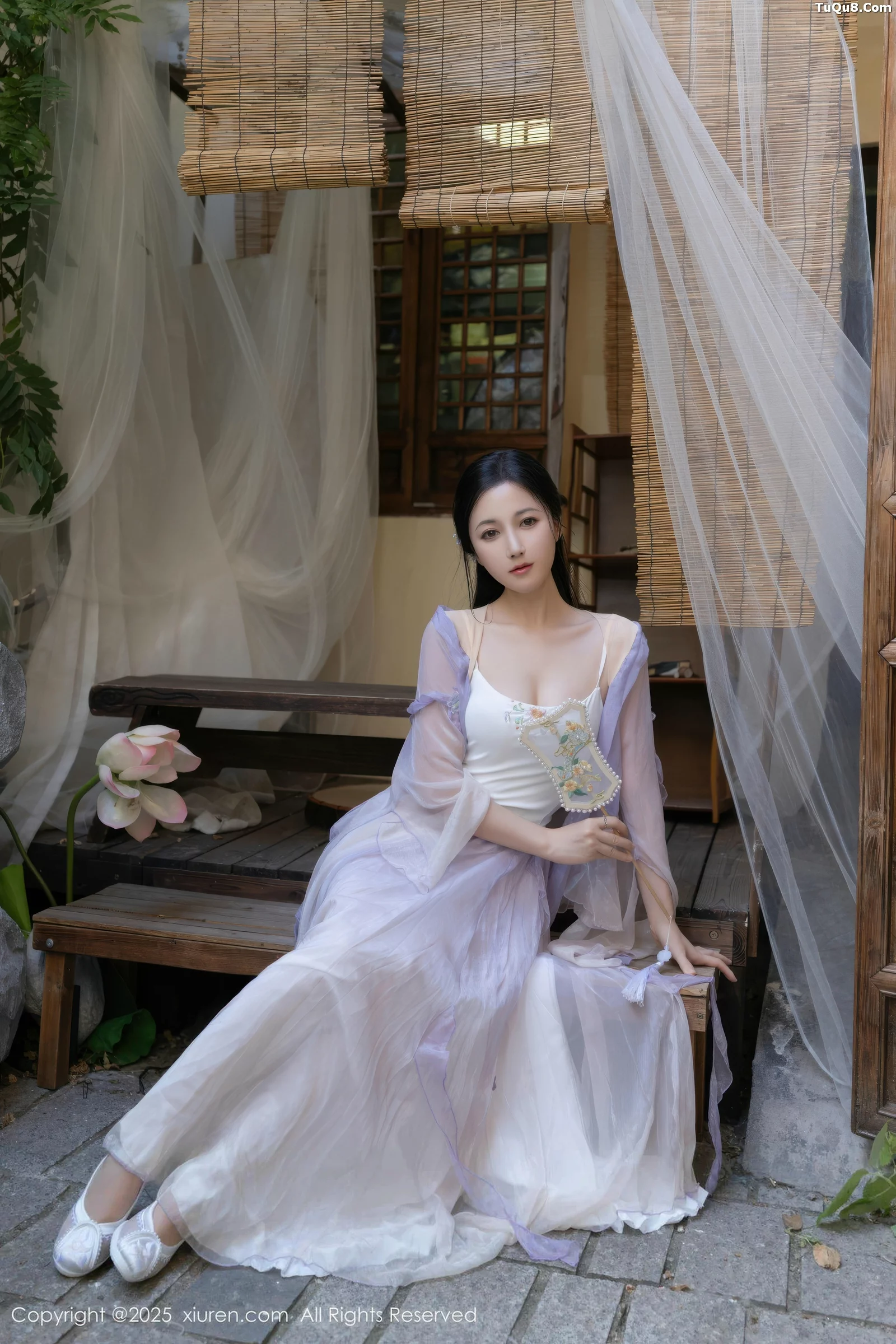 鱼子酱fish  [XiuRen]高清写真图 2025.09.05 No.10737 鱼子酱Fish 紫色连衣裙第6张图片