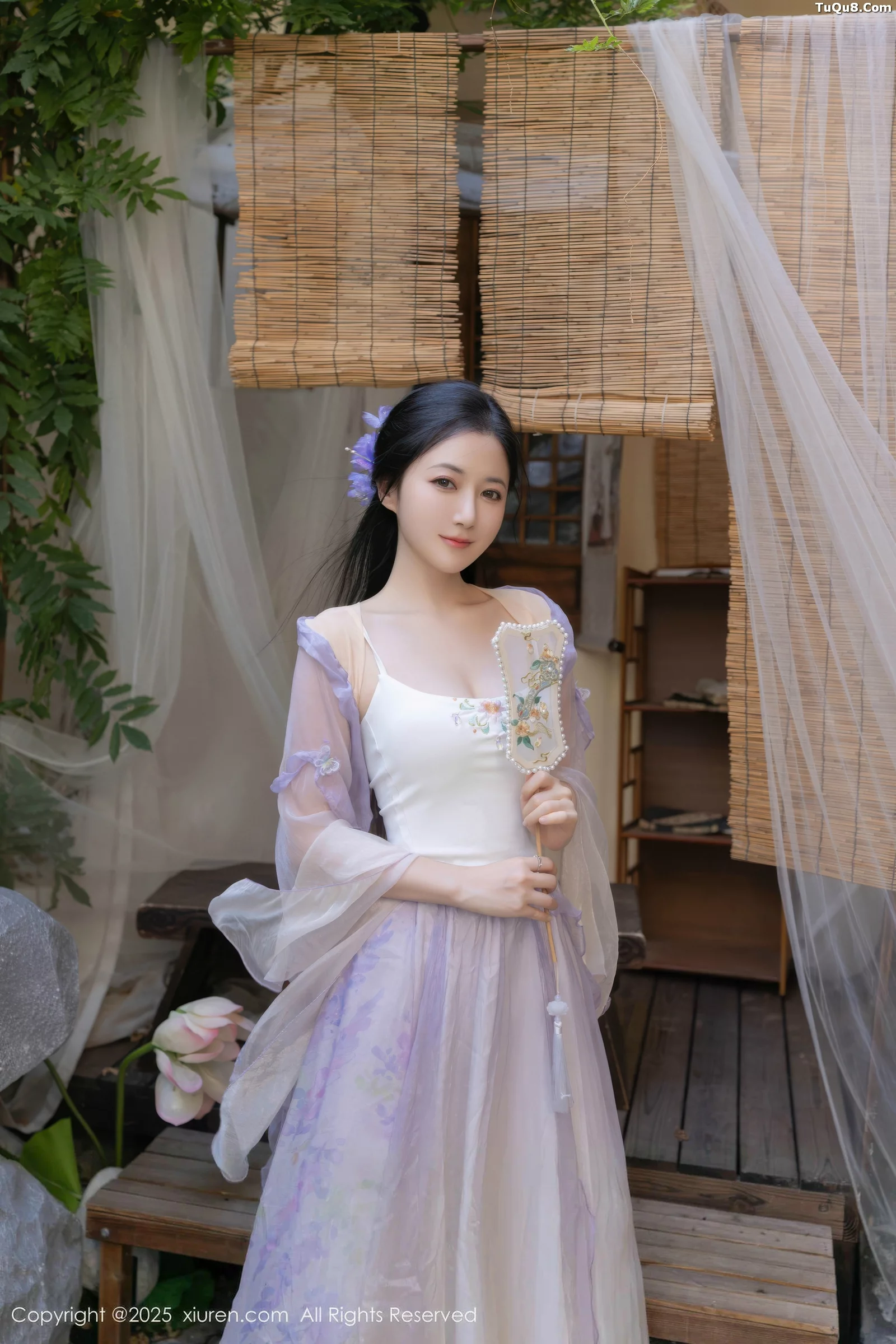 鱼子酱fish  [XiuRen]高清写真图 2025.09.05 No.10737 鱼子酱Fish 紫色连衣裙第7张图片