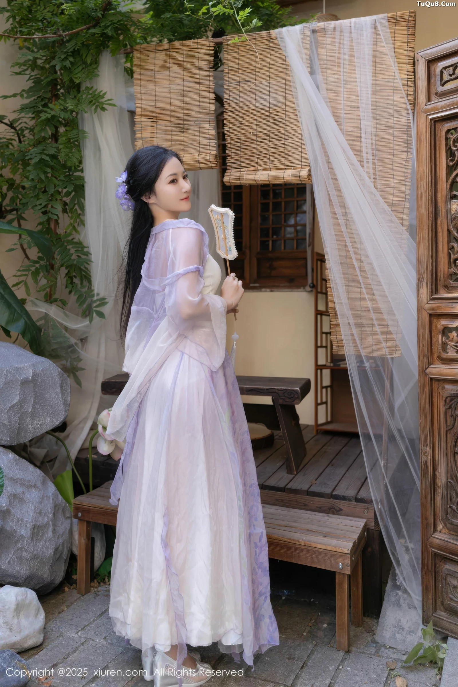 鱼子酱fish  [XiuRen]高清写真图 2025.09.05 No.10737 鱼子酱Fish 紫色连衣裙第8张图片