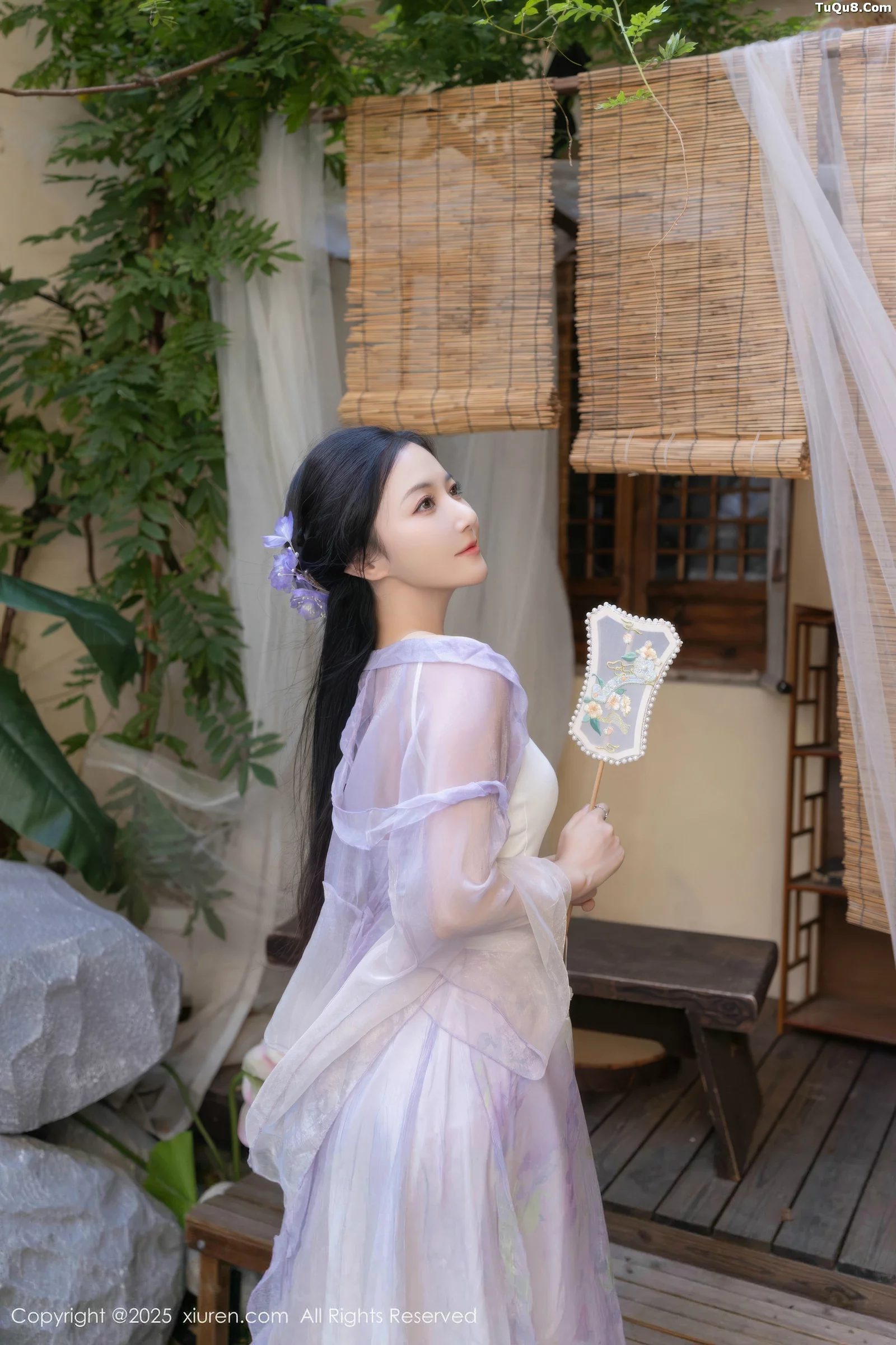 鱼子酱fish  [XiuRen]高清写真图 2025.09.05 No.10737 鱼子酱Fish 紫色连衣裙第9张图片