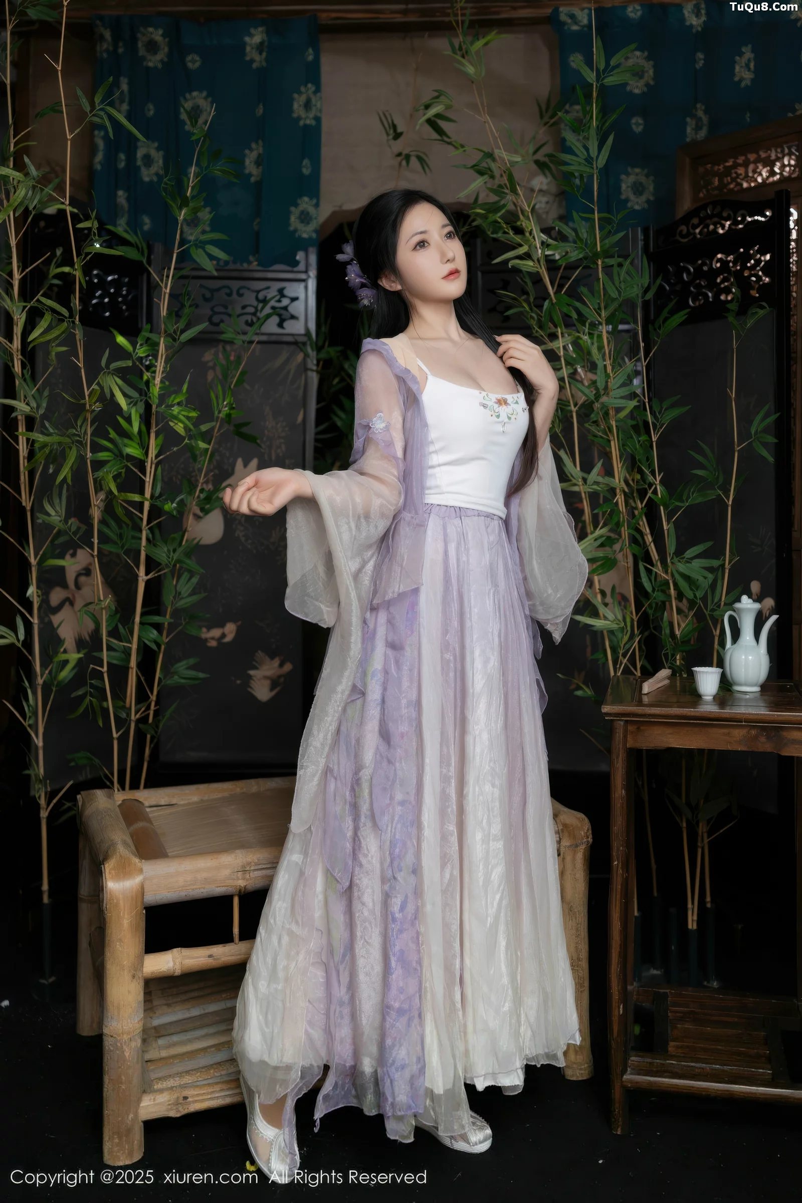 鱼子酱fish  [XiuRen]高清写真图 2025.09.05 No.10737 鱼子酱Fish 紫色连衣裙第10张图片