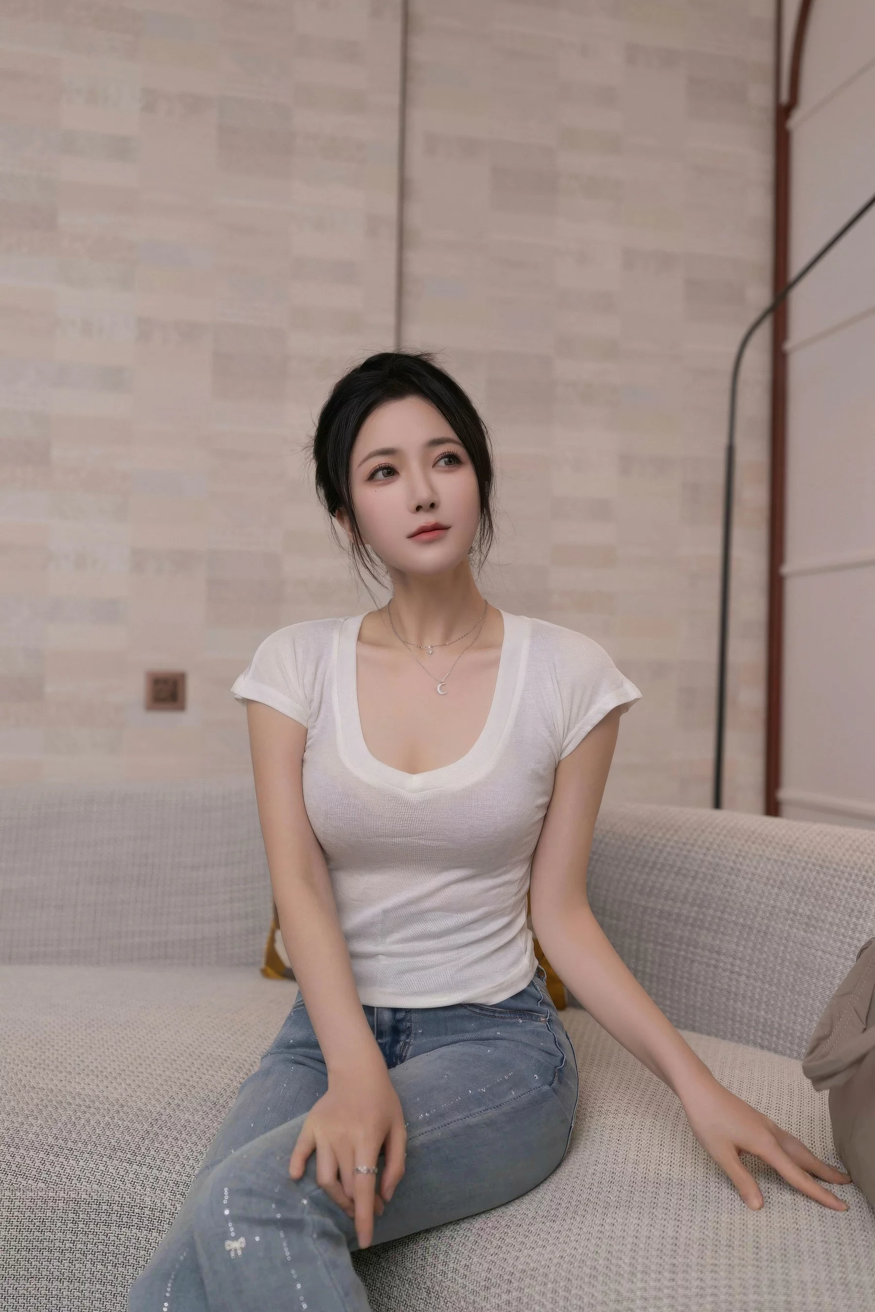 鱼子酱fish  [XiuRen]高清写真图 2025.10.11 No.10858 鱼子酱Fish 暖灰色蕾丝第9张图片