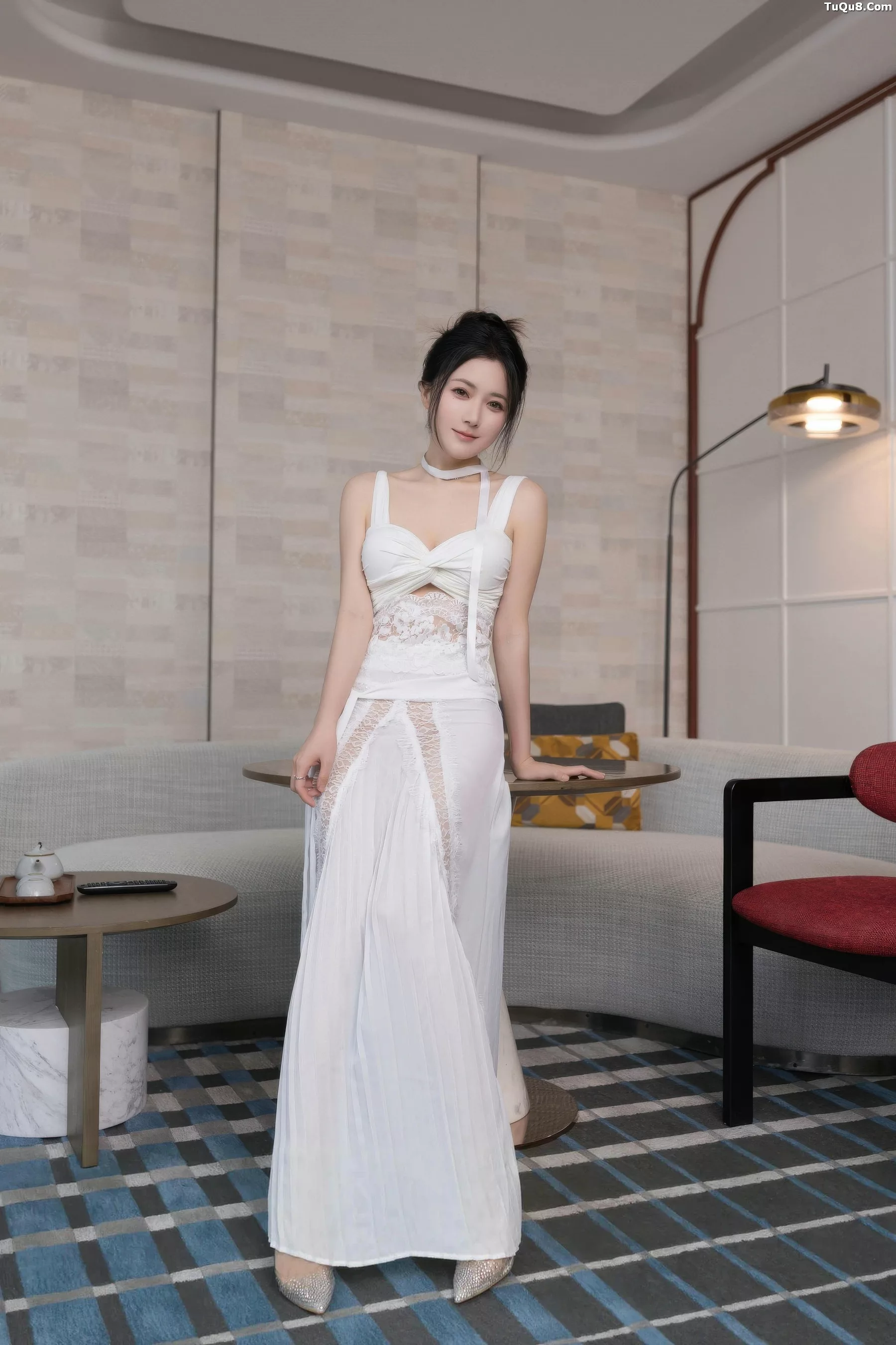 鱼子酱fish  [XiuRen]高清写真图 2025.10.24 No.10911 鱼子酱Fish 无内肉丝第2张图片