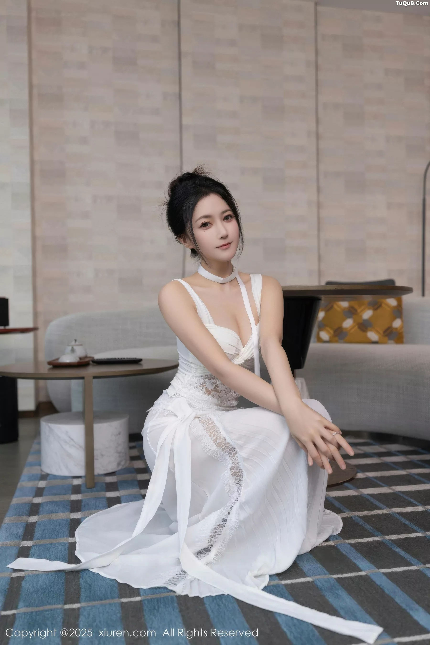 鱼子酱fish  [XiuRen]高清写真图 2025.10.24 No.10911 鱼子酱Fish 无内肉丝第5张图片