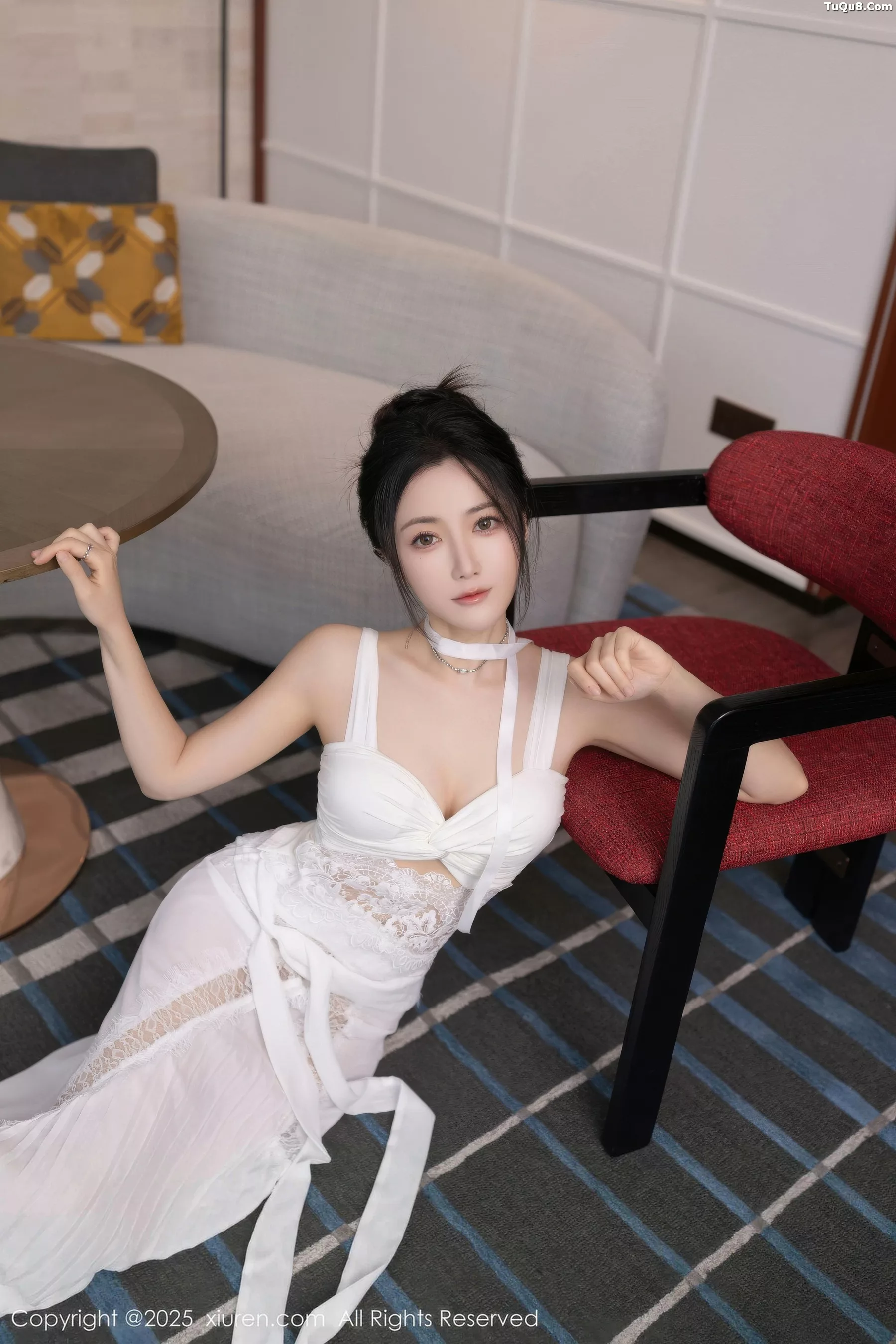 鱼子酱fish  [XiuRen]高清写真图 2025.10.24 No.10911 鱼子酱Fish 无内肉丝第7张图片